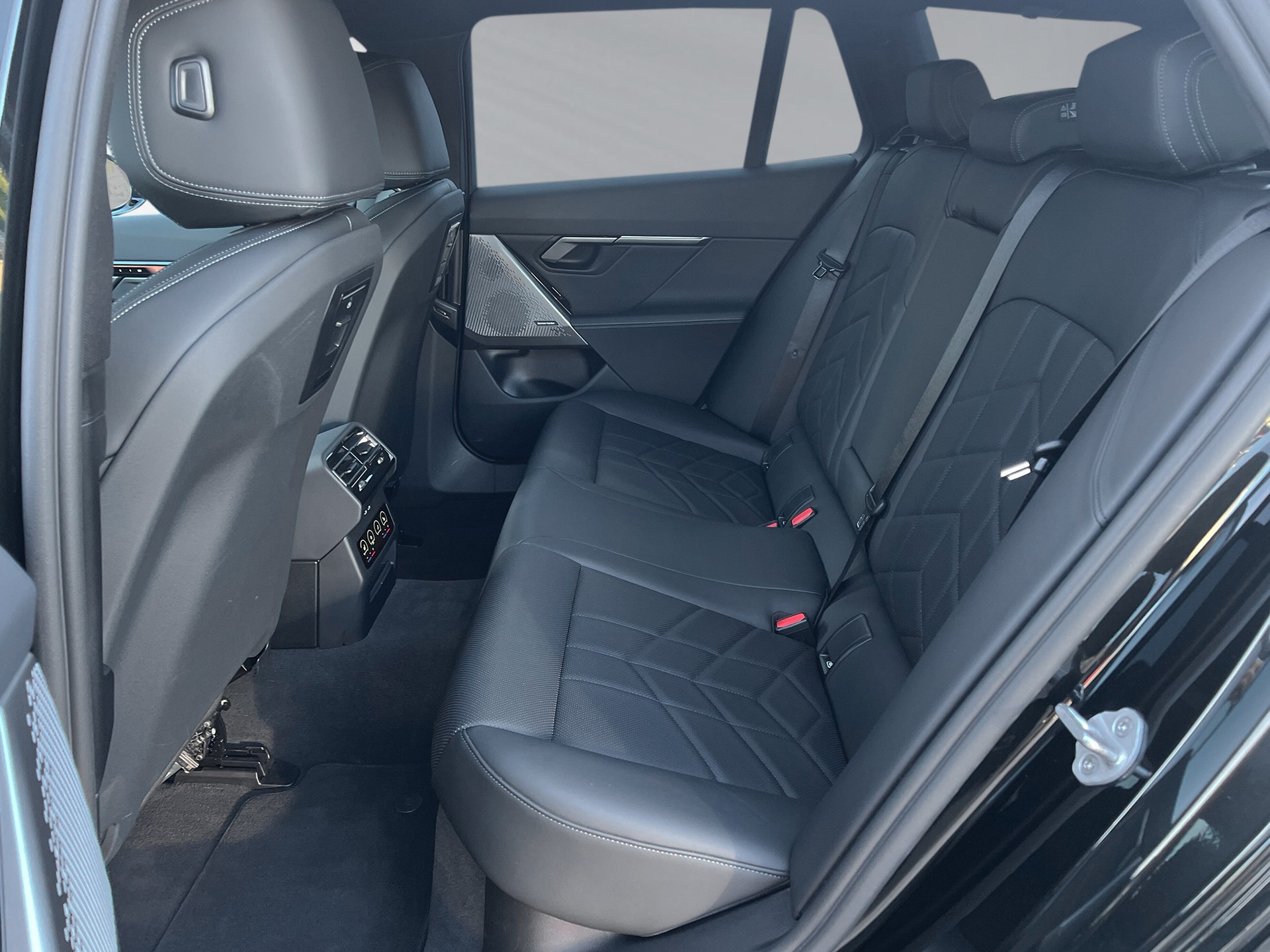 BMW 530e xDrive Touring M Sport Steptronic-image-6