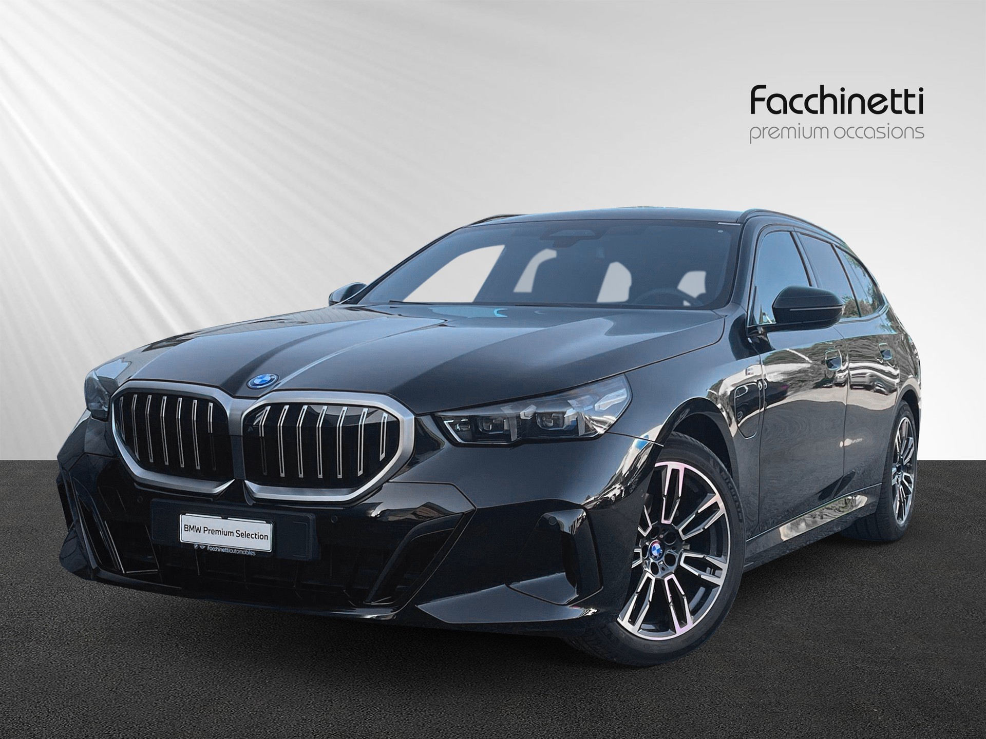 BMW 530e xDrive Touring M Sport Steptronic-image-0