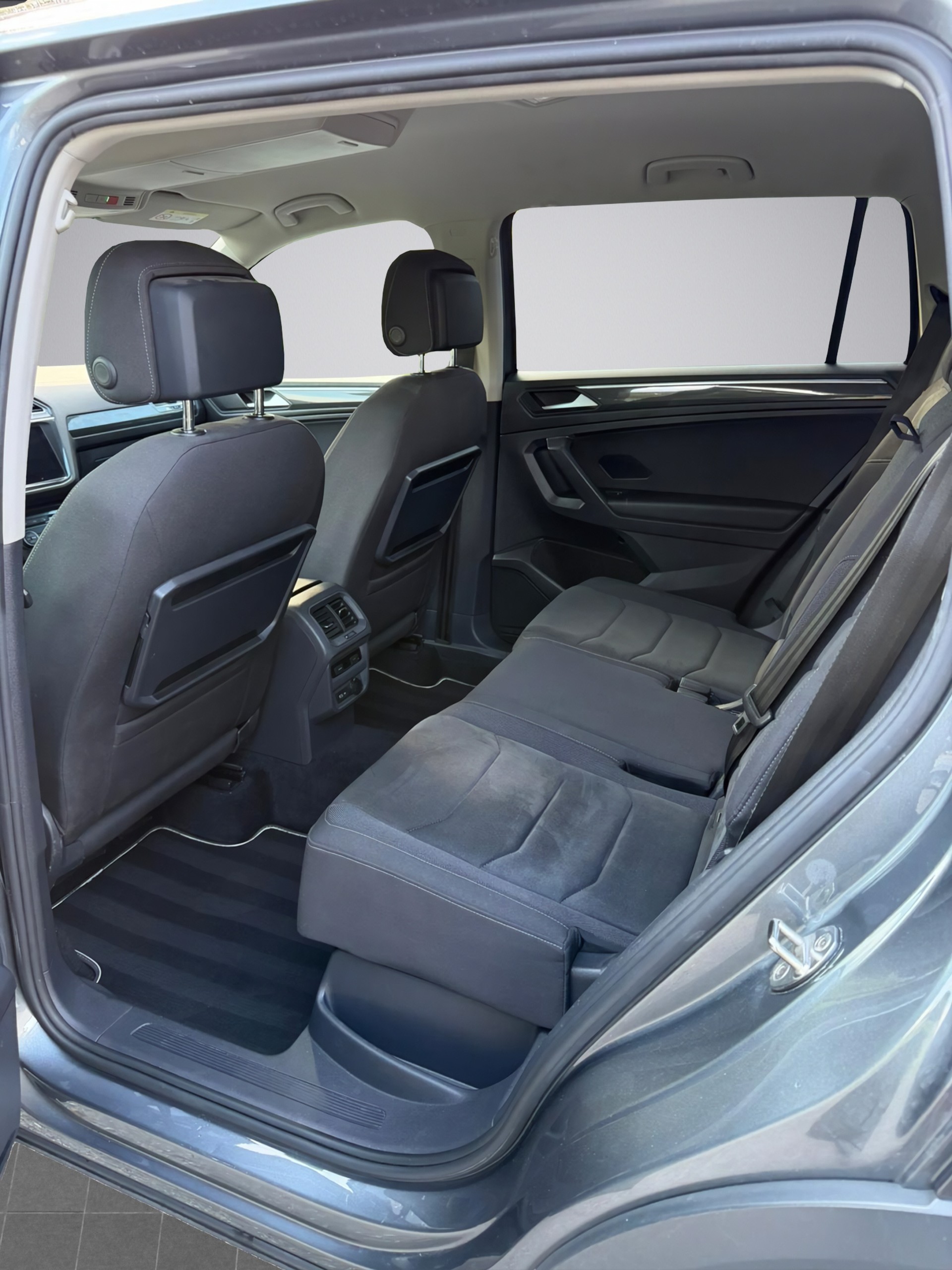 VW Tiguan Allspace 2.0 TDI SCR Highline 4MotionDSG * R Line * 200PS * AHK * Standheizung *-image-10