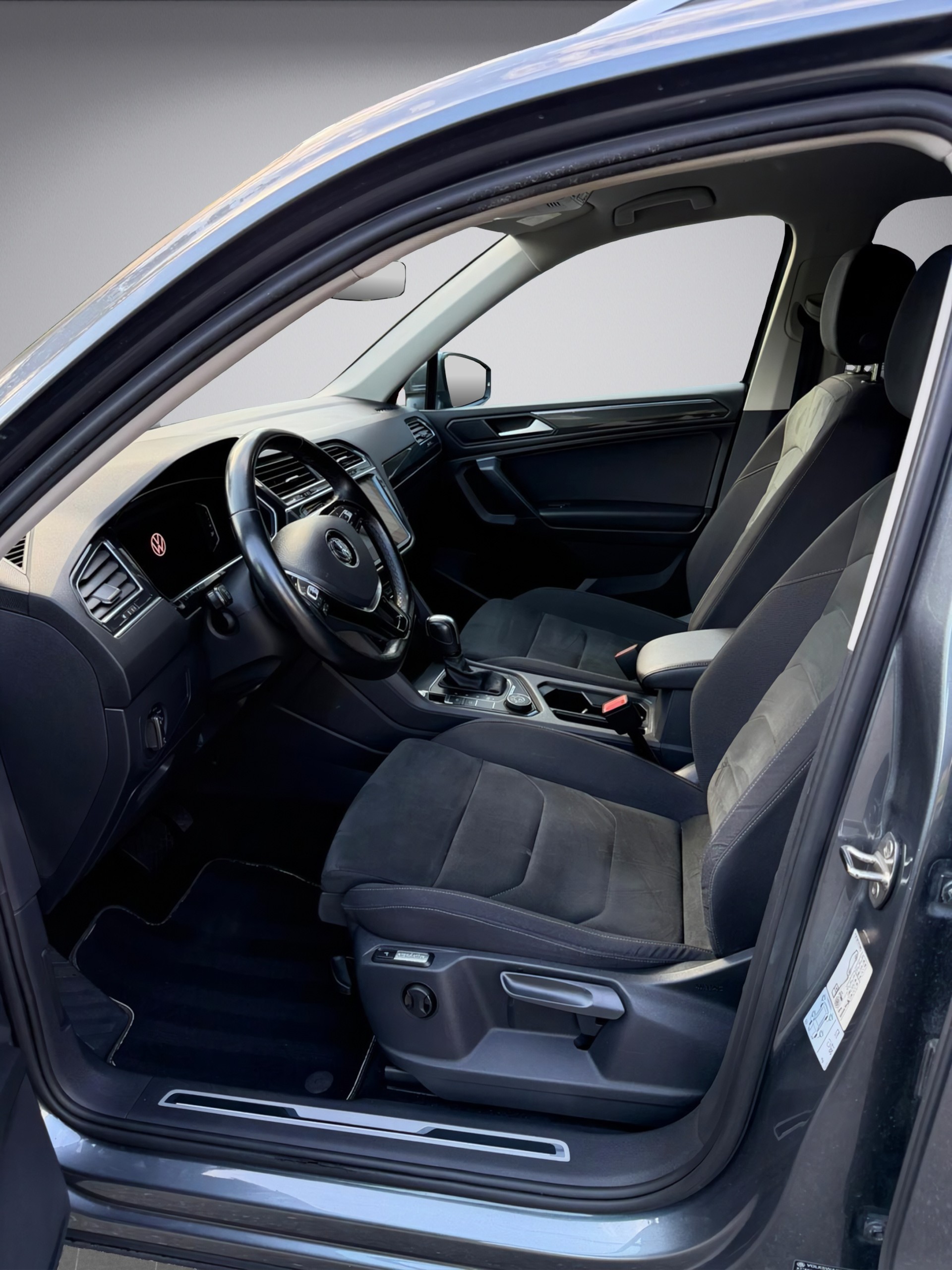 VW Tiguan Allspace 2.0 TDI SCR Highline 4MotionDSG * R Line * 200PS * AHK * Standheizung *-image-9