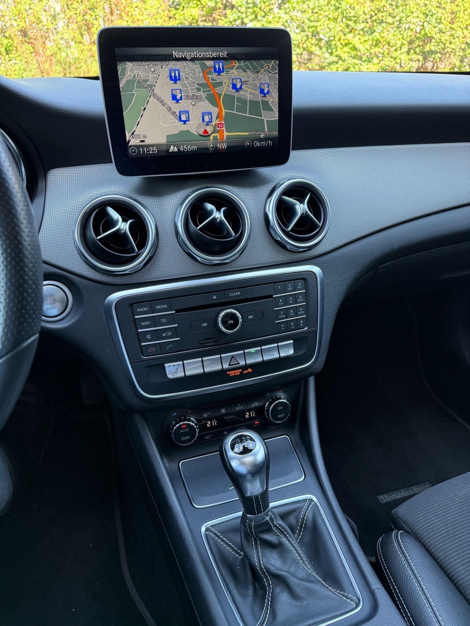 MERCEDES-BENZ GLA 200 Night Star-image-8