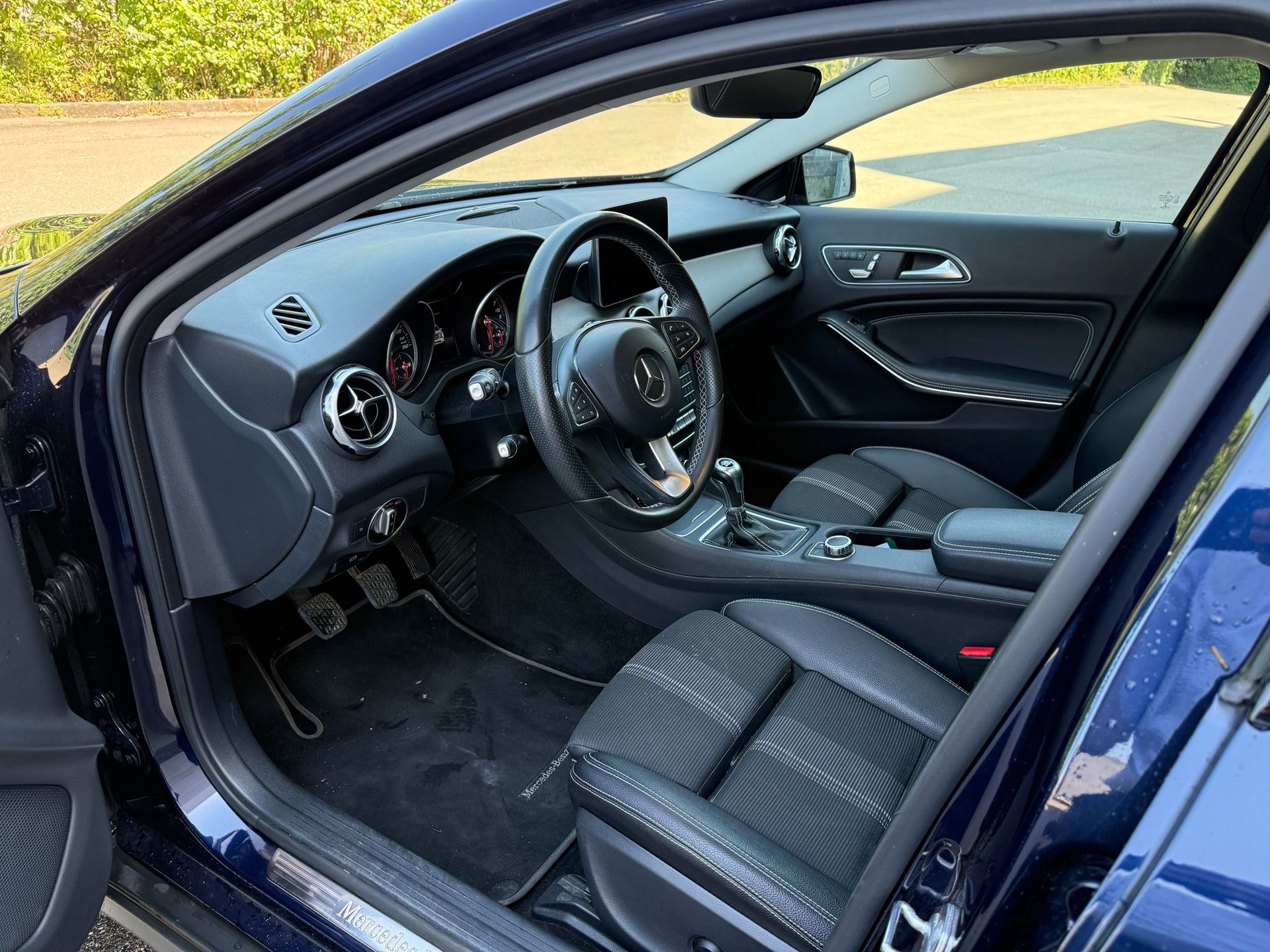 MERCEDES-BENZ GLA 200 Night Star-image-5