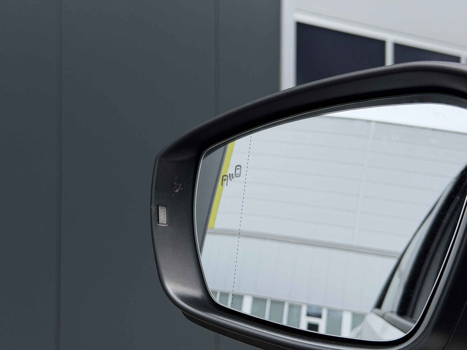 VW T-Roc 2.0 TSI Sport DSG 4Motion-image-15