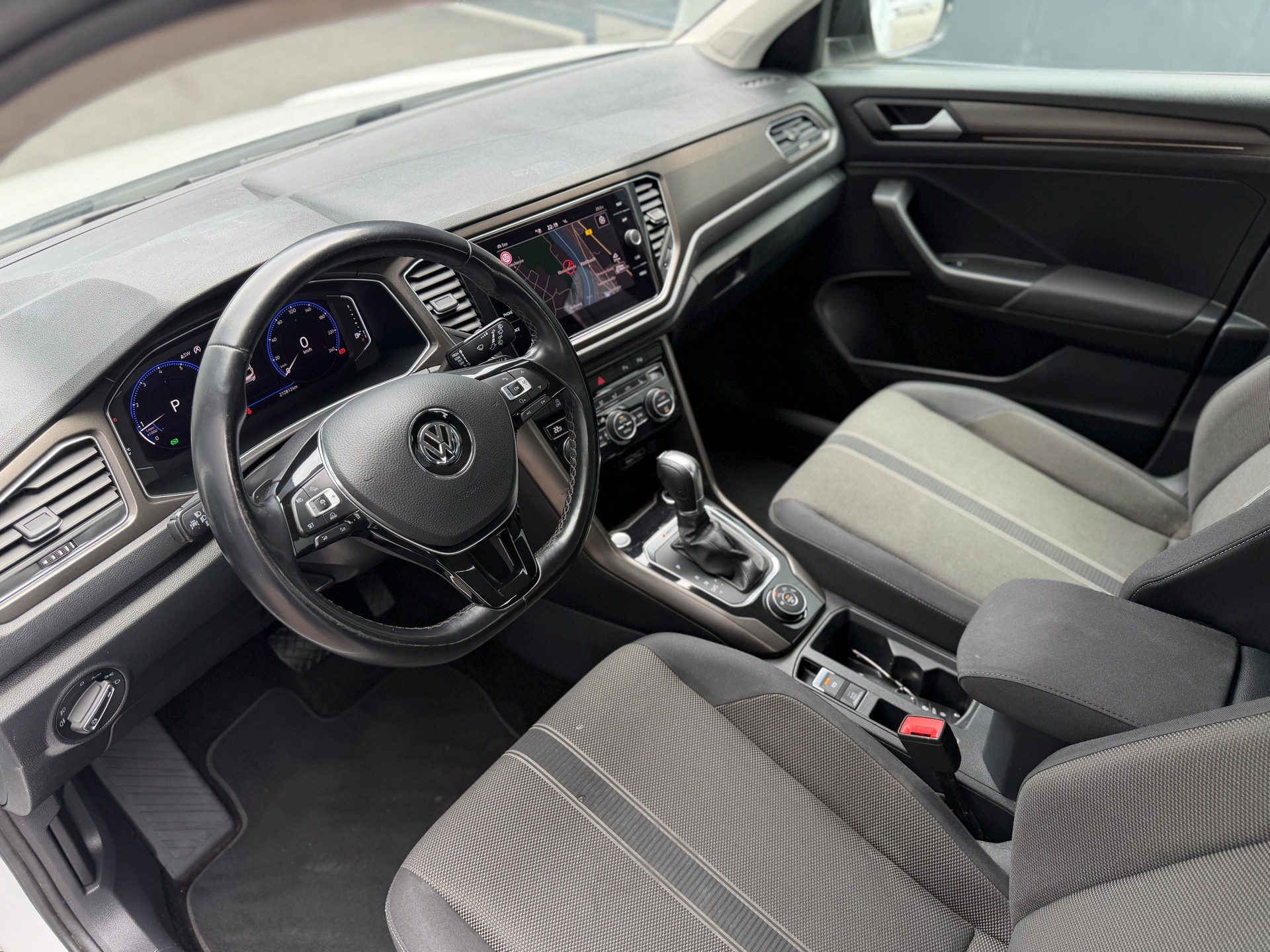 VW T-Roc 2.0 TSI Sport DSG 4Motion-image-6