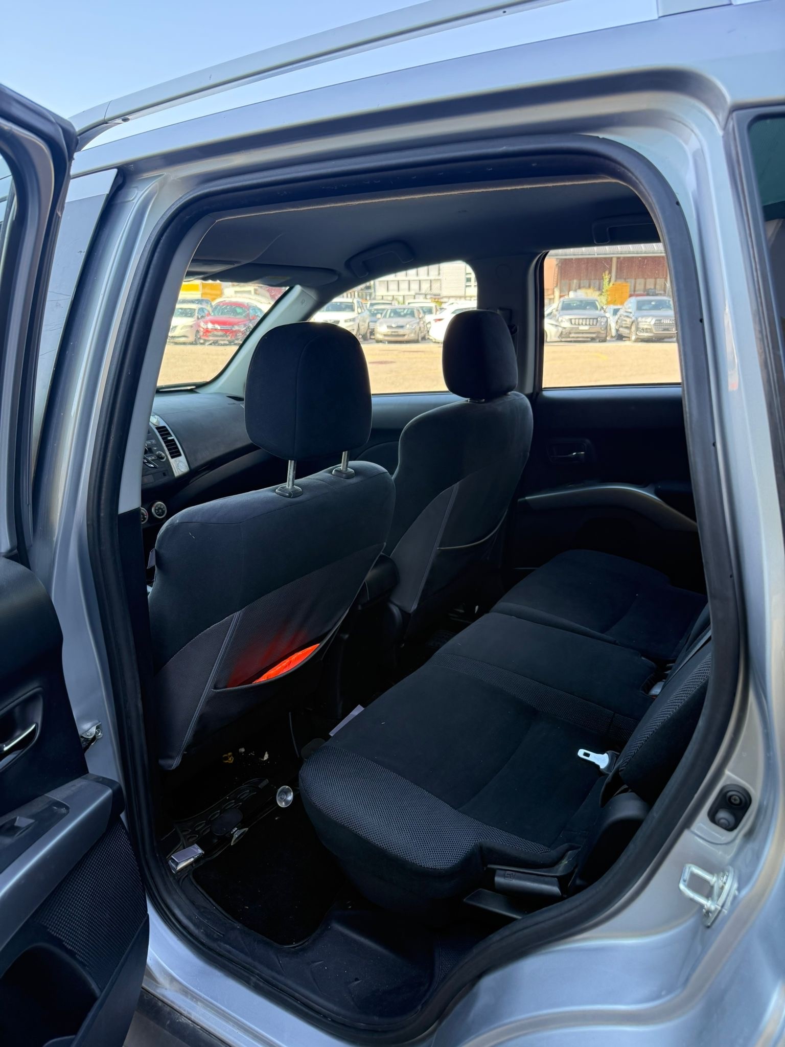 MITSUBISHI Outlander 2.4 Intense 4WD-image-11