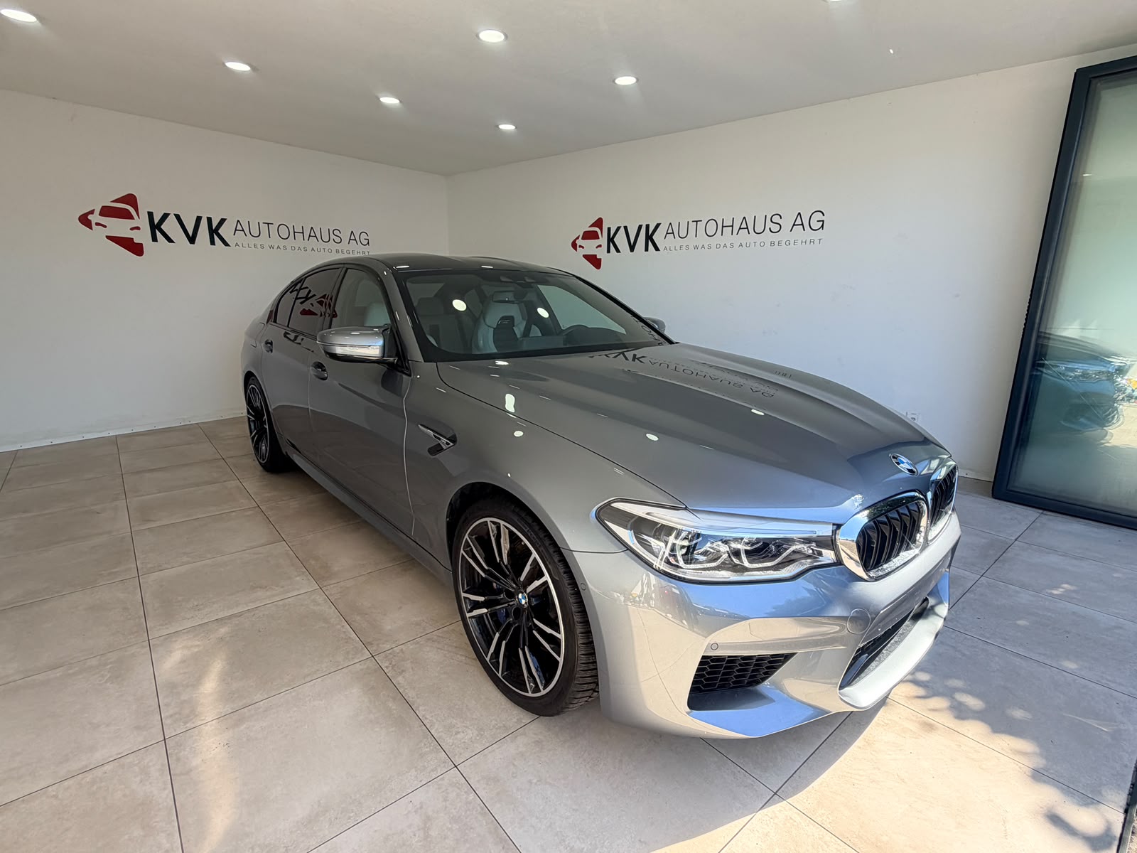 BMW M5 xDrive Drivelogic-showroom-element-3