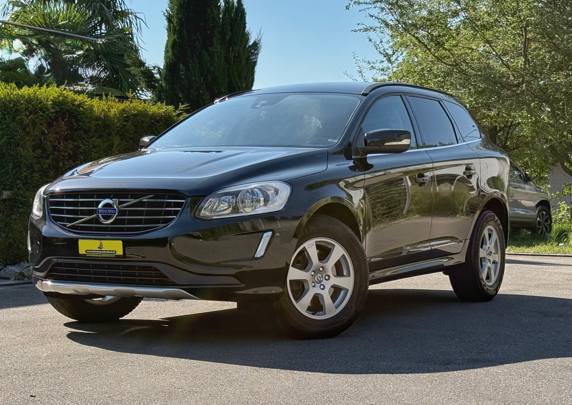VOLVO XC60 D5 AWD Momentum Geartronic-image-6