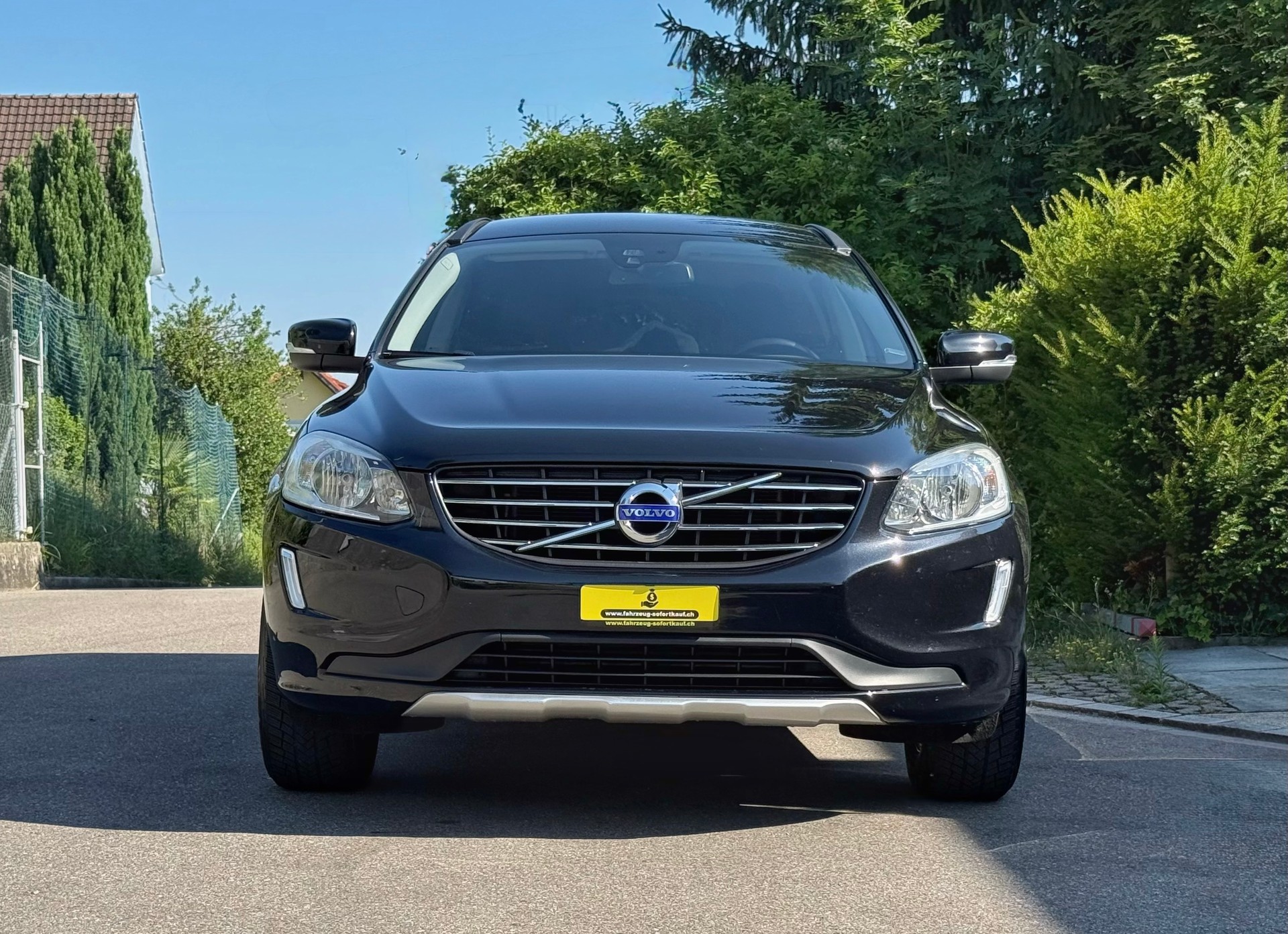 VOLVO XC60 D5 AWD Momentum Geartronic-image-1