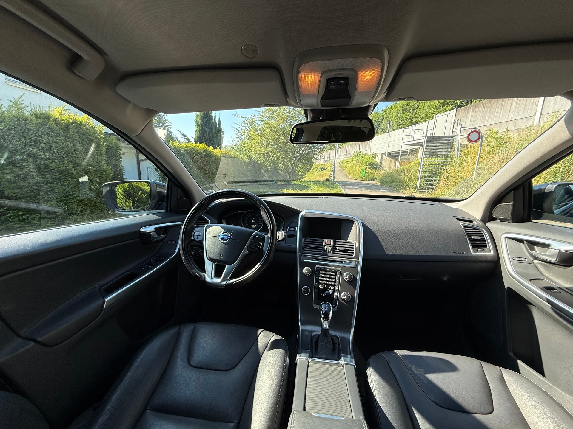 VOLVO XC60 D5 AWD Momentum Geartronic-image-12