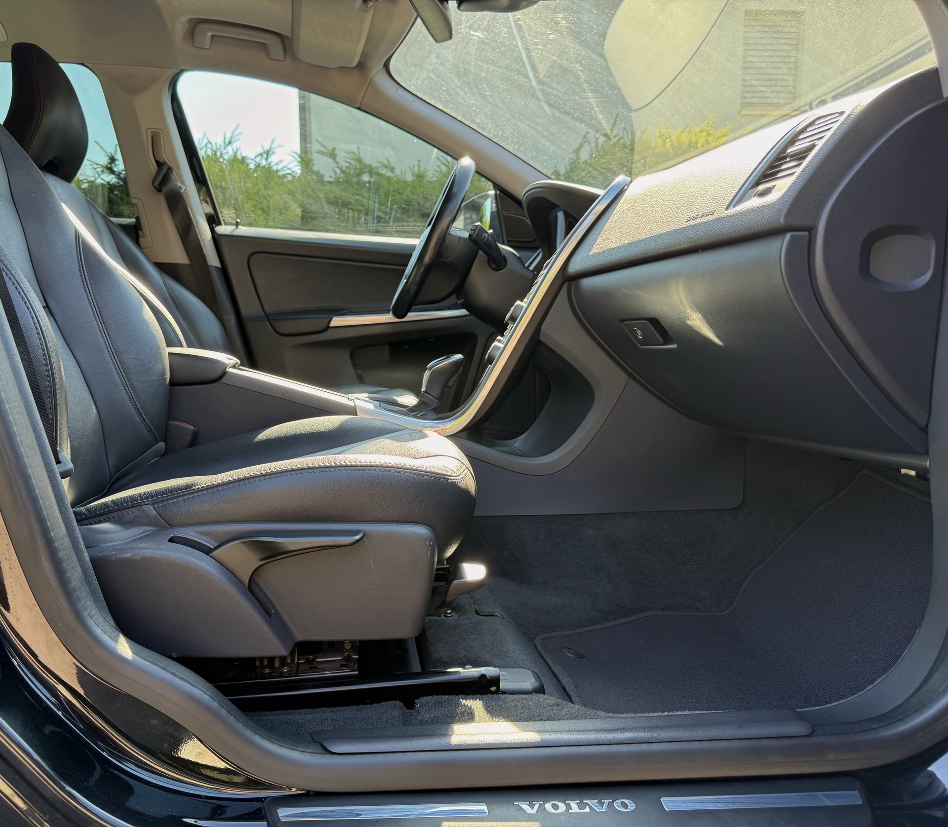 VOLVO XC60 D5 AWD Momentum Geartronic-image-8