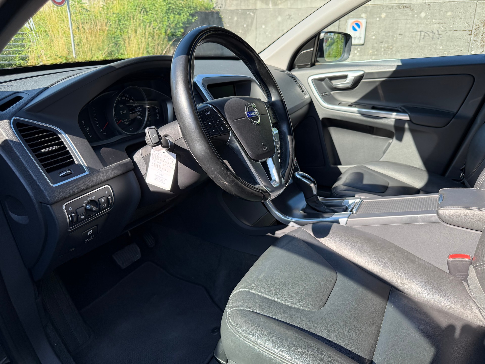VOLVO XC60 D5 AWD Momentum Geartronic-image-11