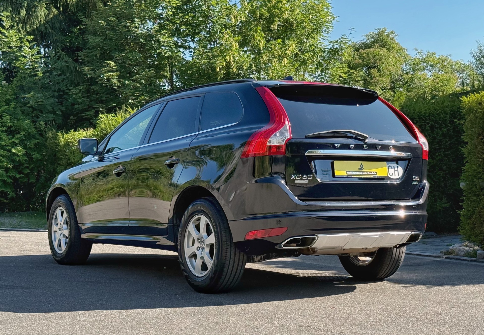 VOLVO XC60 D5 AWD Momentum Geartronic-image-5