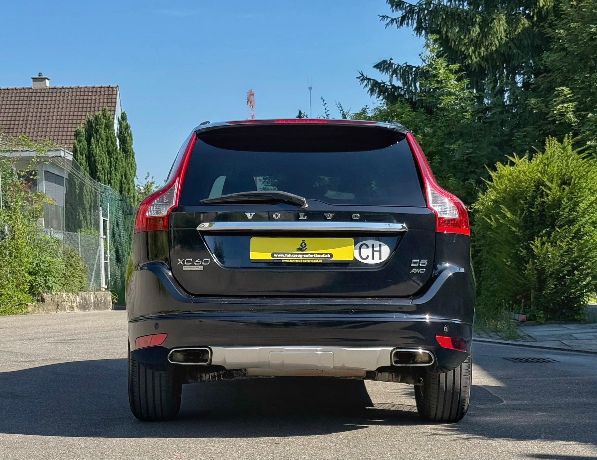 VOLVO XC60 D5 AWD Momentum Geartronic-image-4
