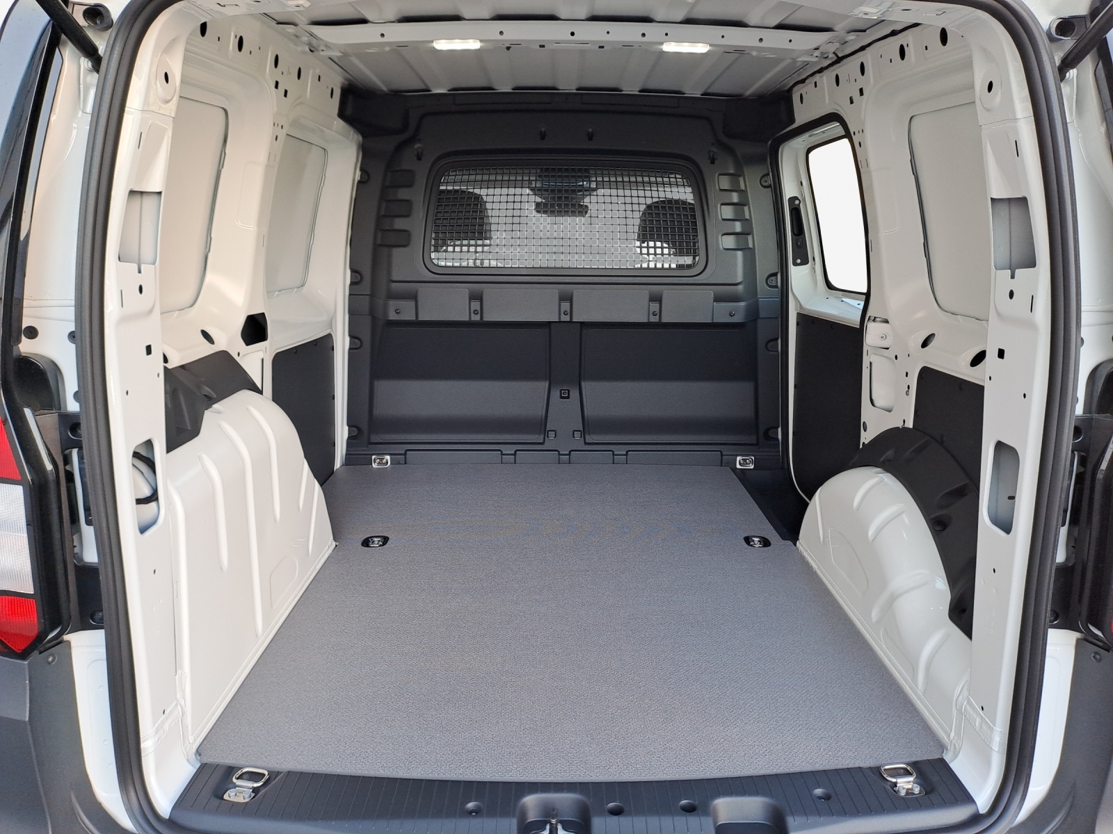 VW Caddy Cargo 2.0TDI 122PS 6G 4Motion-image-12