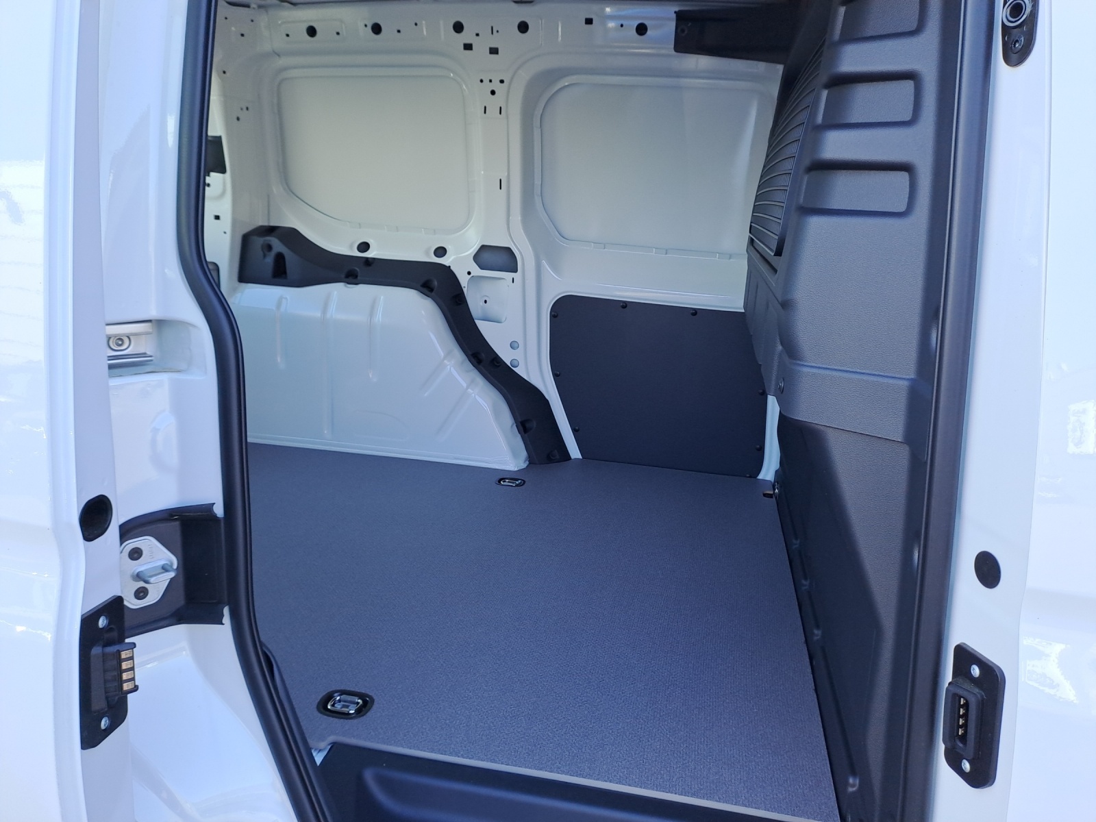 VW Caddy Cargo 2.0TDI 122PS 6G 4Motion-image-11