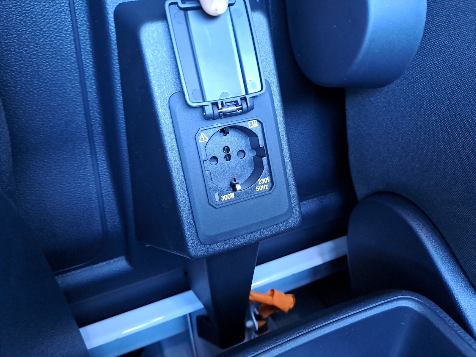 VW Caddy Cargo 2.0TDI 122PS 6G 4Motion-image-14
