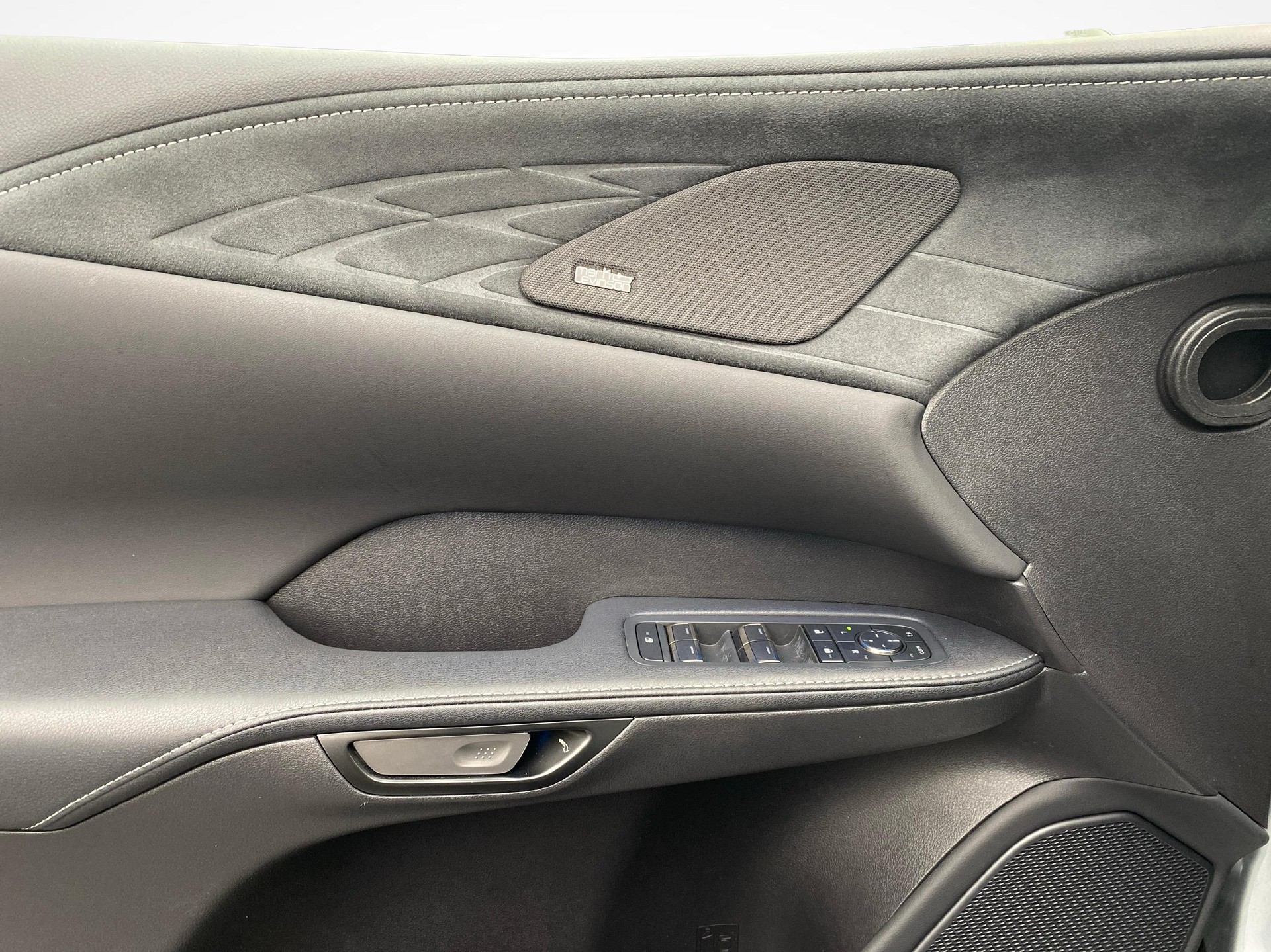 LEXUS RX 450h+ Excellence-image-17