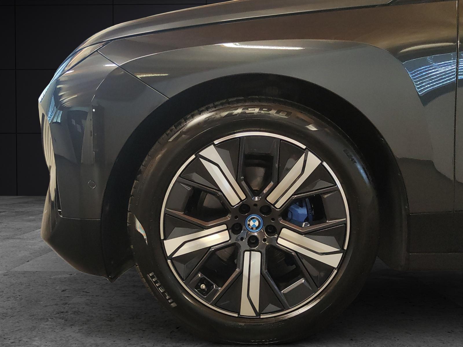 BMW iX xDrive50-image-8