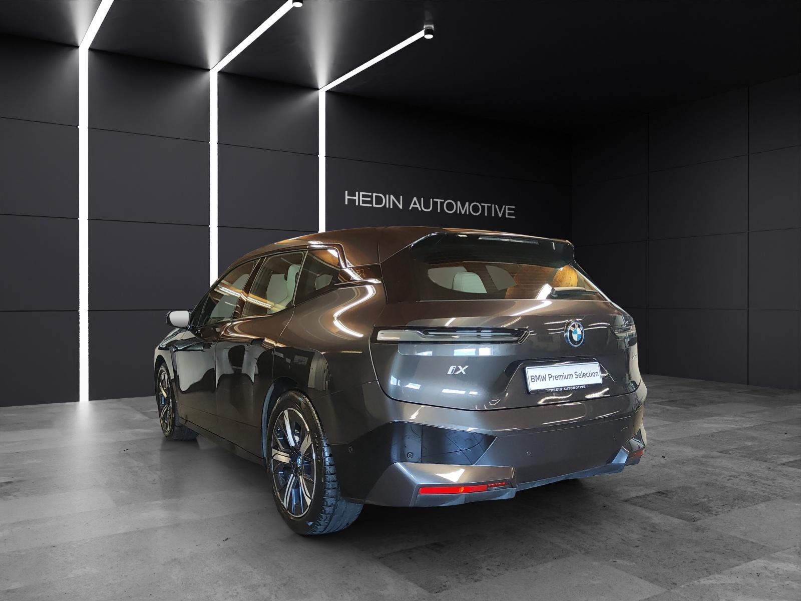 BMW iX xDrive50-showroom-element-2