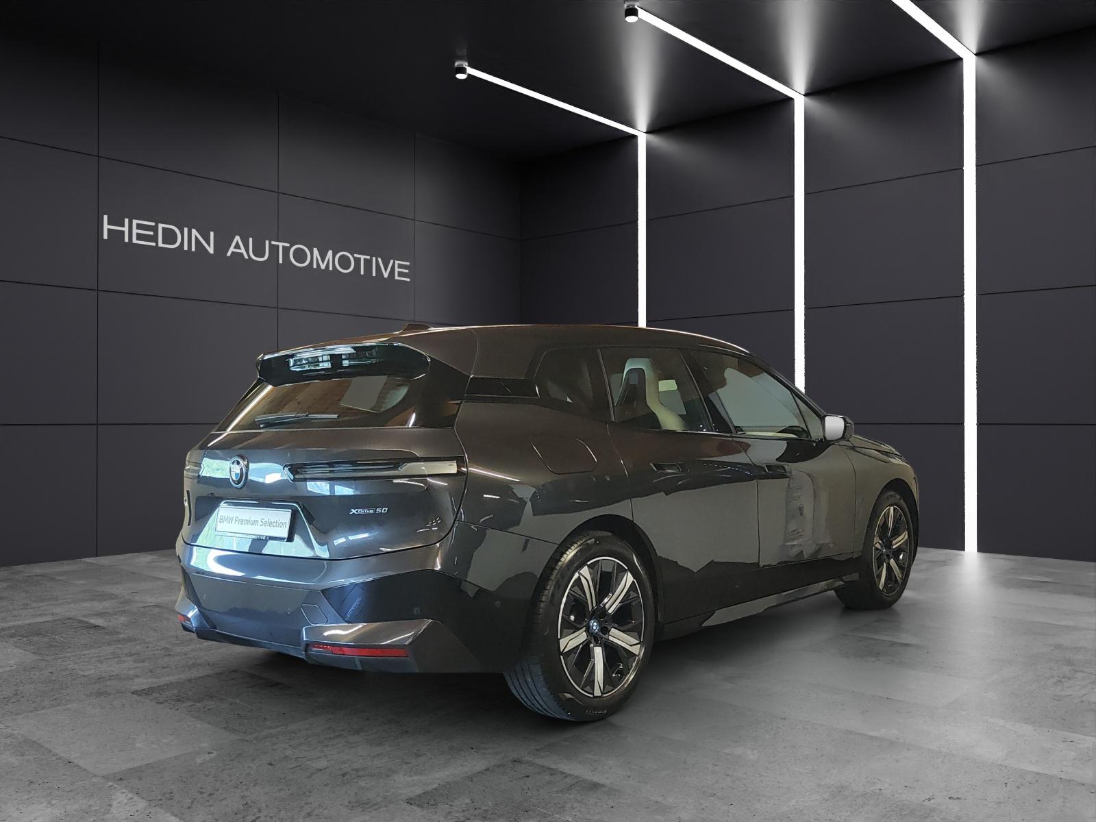 BMW iX xDrive50-image-4