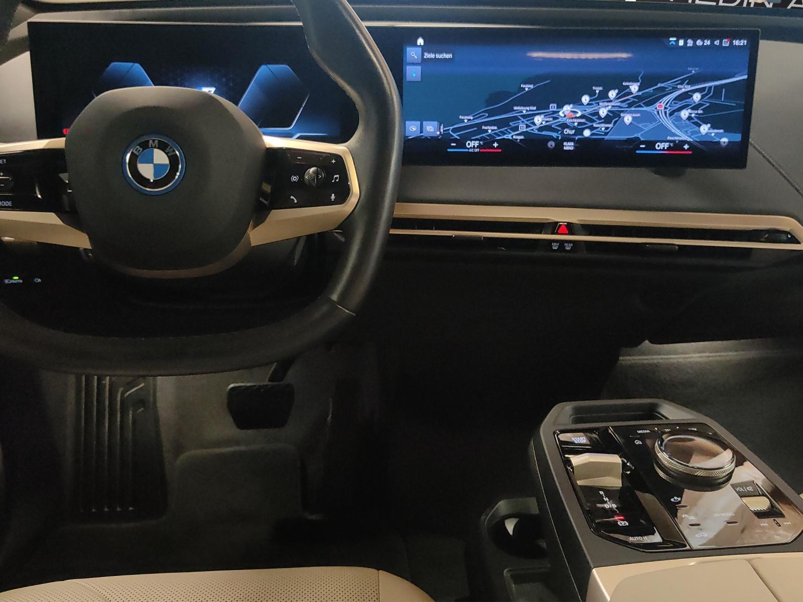 BMW iX xDrive50-image-18
