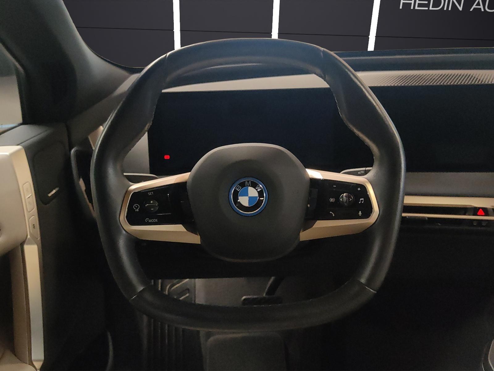 BMW iX xDrive50-image-15
