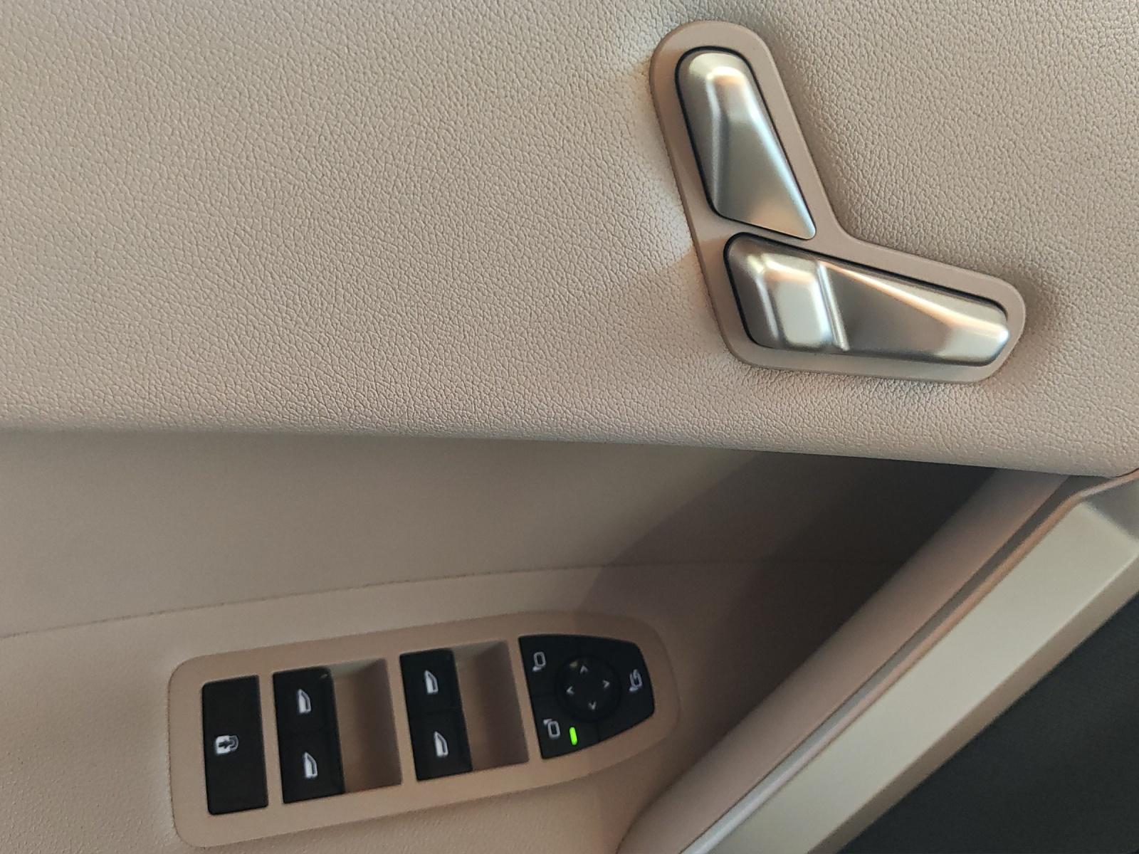 BMW iX xDrive50-image-10