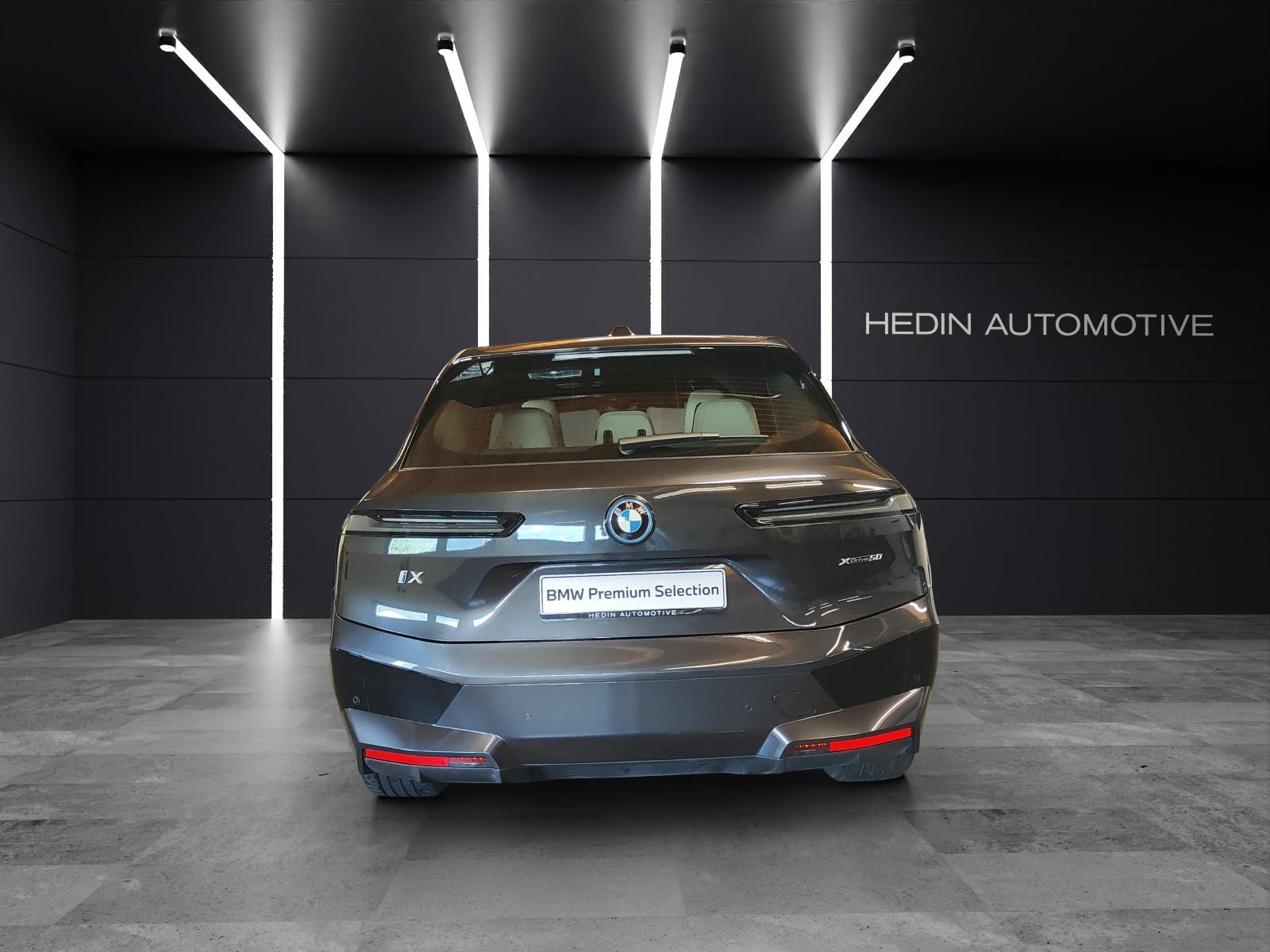 BMW iX xDrive50-showroom-element-3