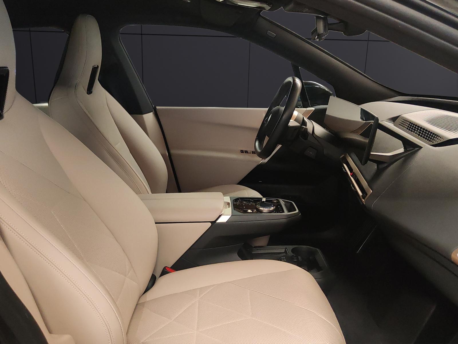 BMW iX xDrive50-image-14