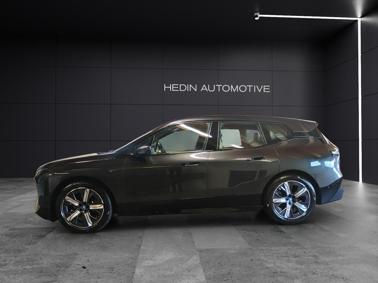 BMW iX xDrive50-showroom-element-1
