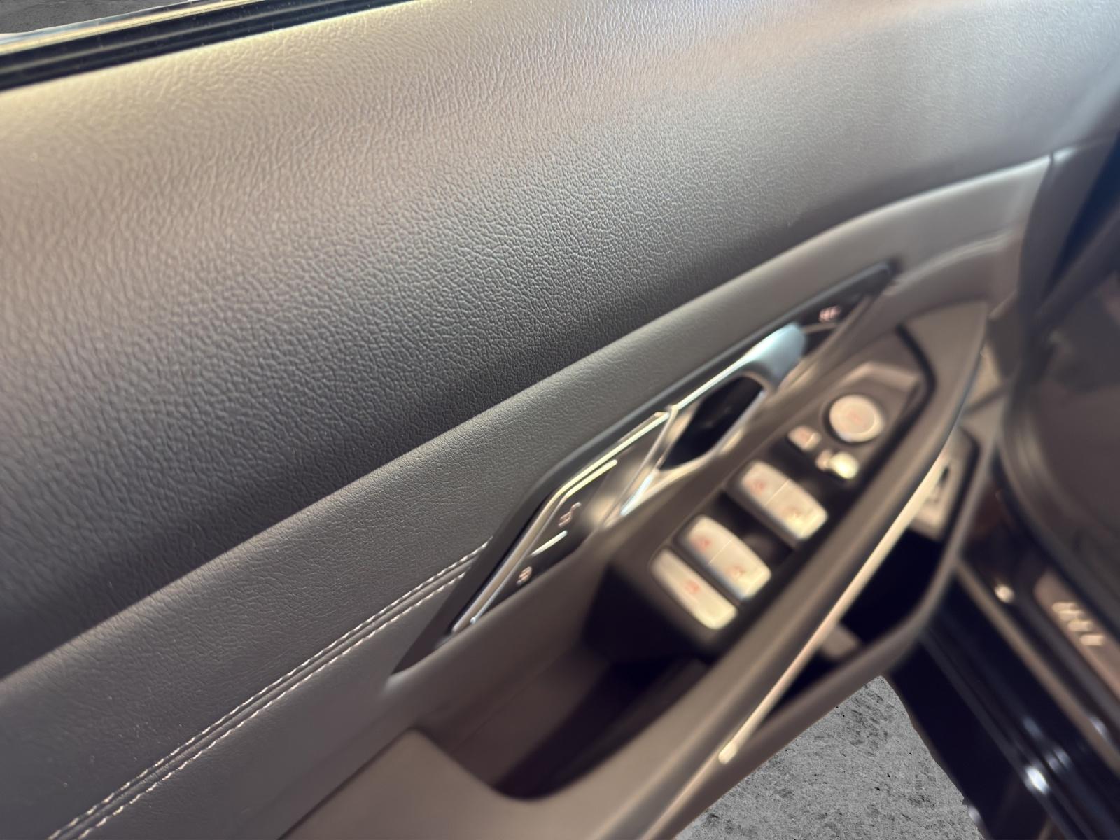 BMW M3 Competition xDrive Touring-image-10