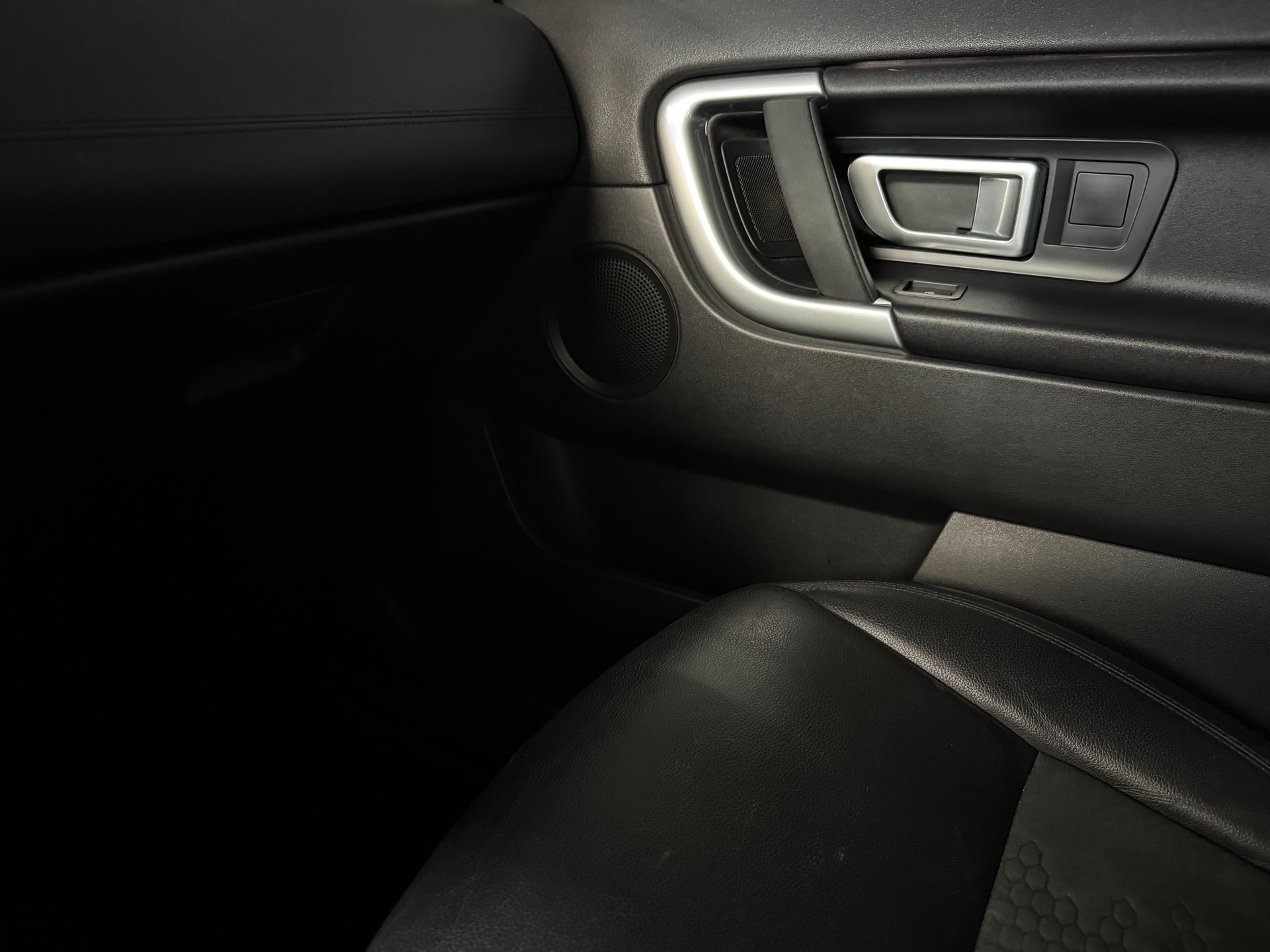 LAND ROVER Discovery Sport 2.0 TD4 Pure AT9-image-15