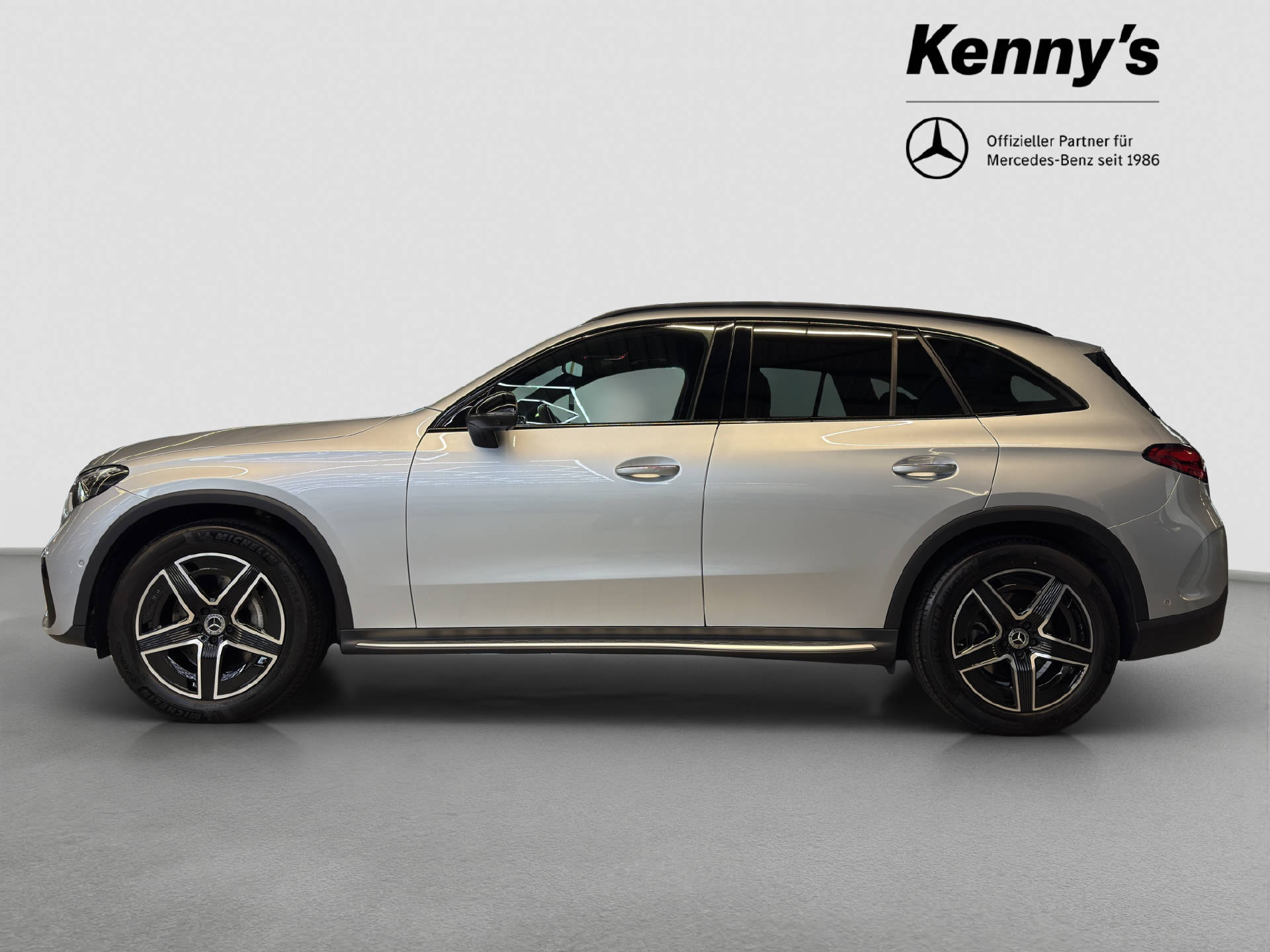 MERCEDES-BENZ GLC 300 AMG Line 4MATIC-image-2