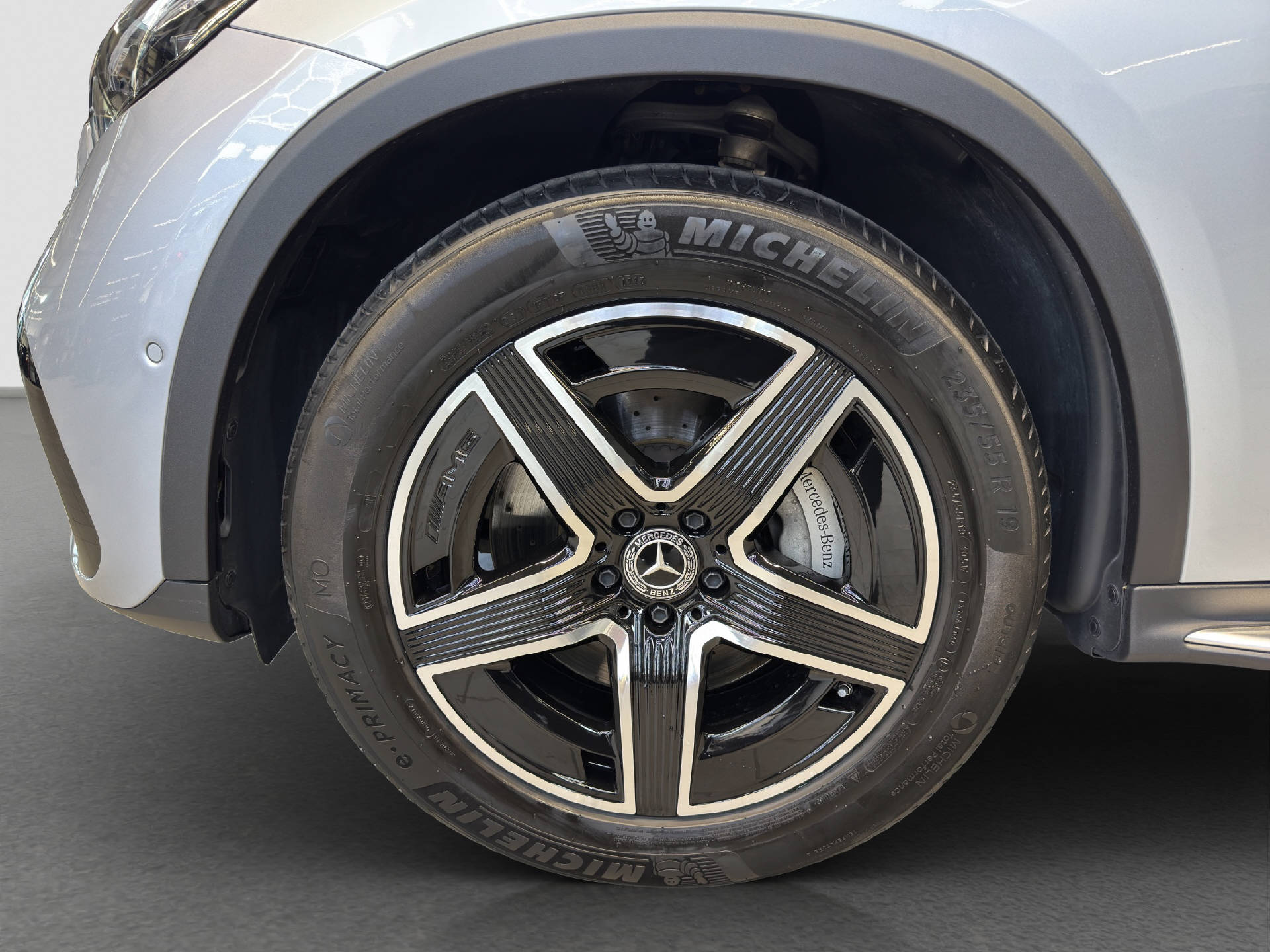 MERCEDES-BENZ GLC 300 AMG Line 4MATIC-image-5