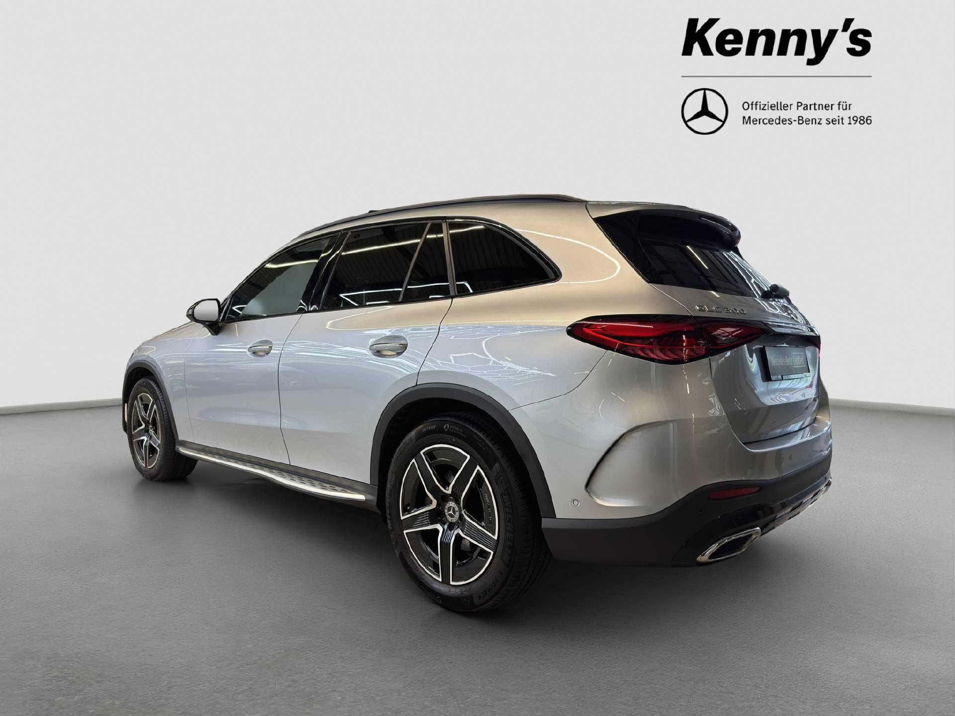 MERCEDES-BENZ GLC 300 AMG Line 4MATIC-image-3