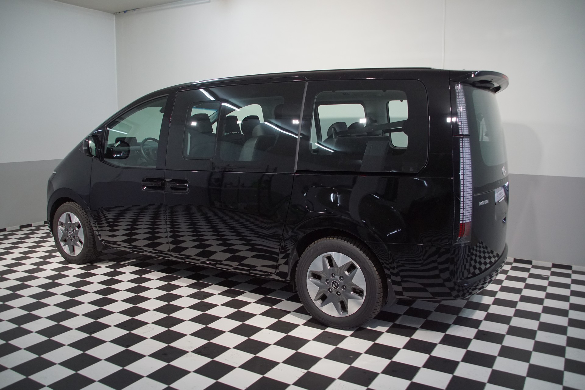 HYUNDAI Staria Premium 1.6 T-GDi HEV Vertex A *swiss*-image-6