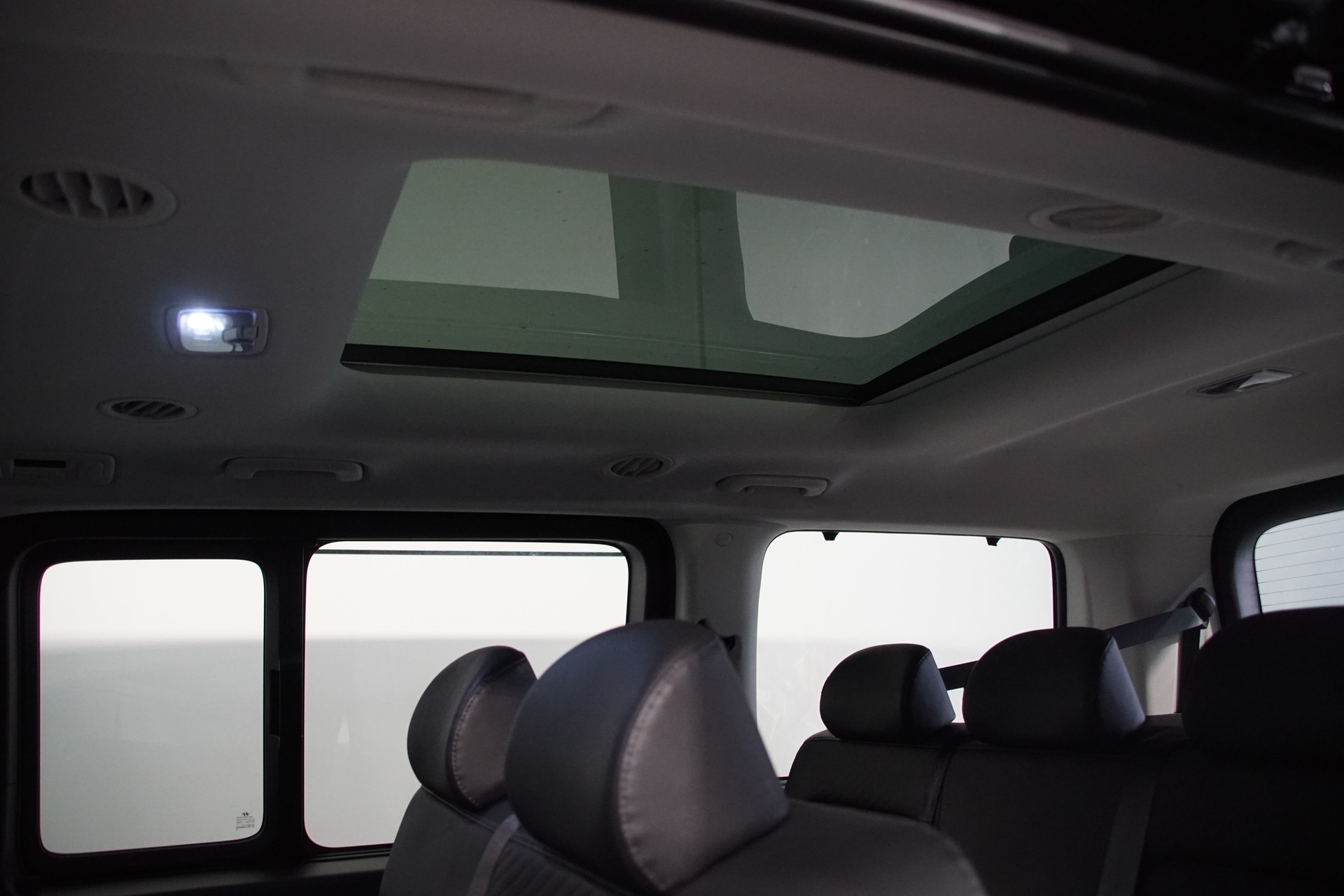 HYUNDAI Staria Premium 1.6 T-GDi HEV Vertex A *swiss*-image-14