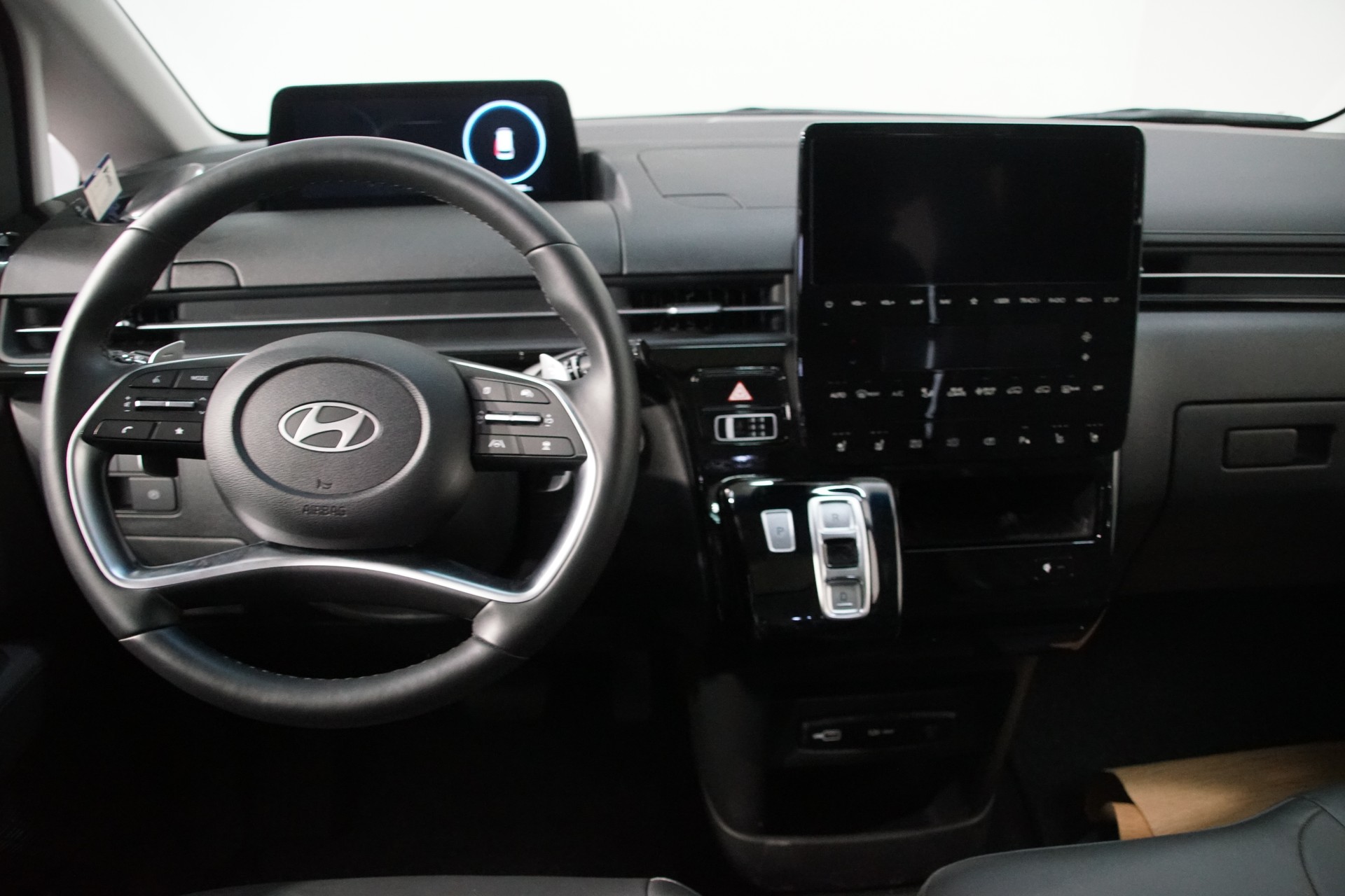 HYUNDAI Staria Premium 1.6 T-GDi HEV Vertex A *swiss*-image-9