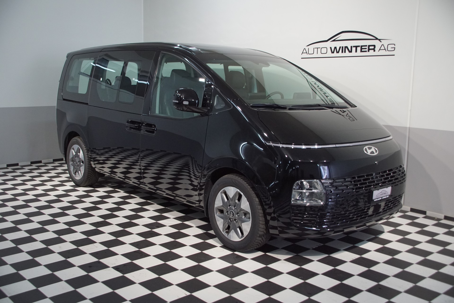 HYUNDAI Staria Premium 1.6 T-GDi HEV Vertex A *swiss*-showroom-element-1