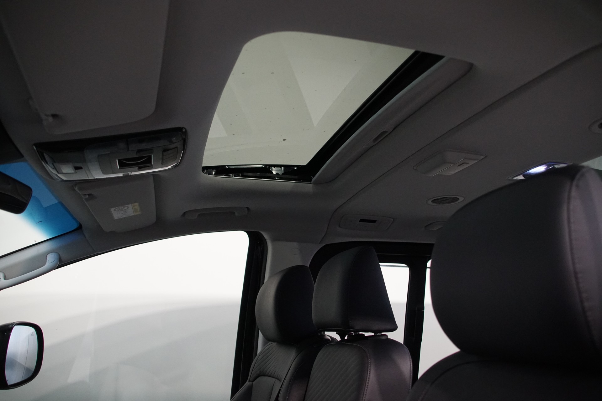 HYUNDAI Staria Premium 1.6 T-GDi HEV Vertex A *swiss*-image-12