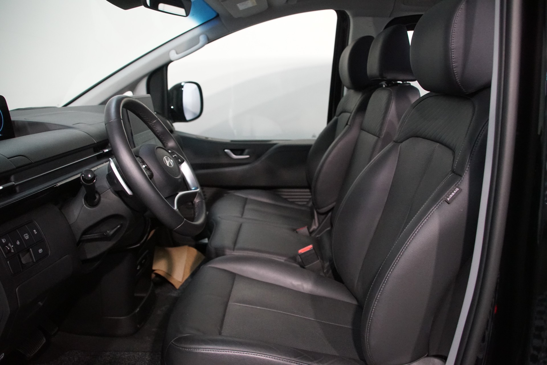 HYUNDAI Staria Premium 1.6 T-GDi HEV Vertex A *swiss*-image-11