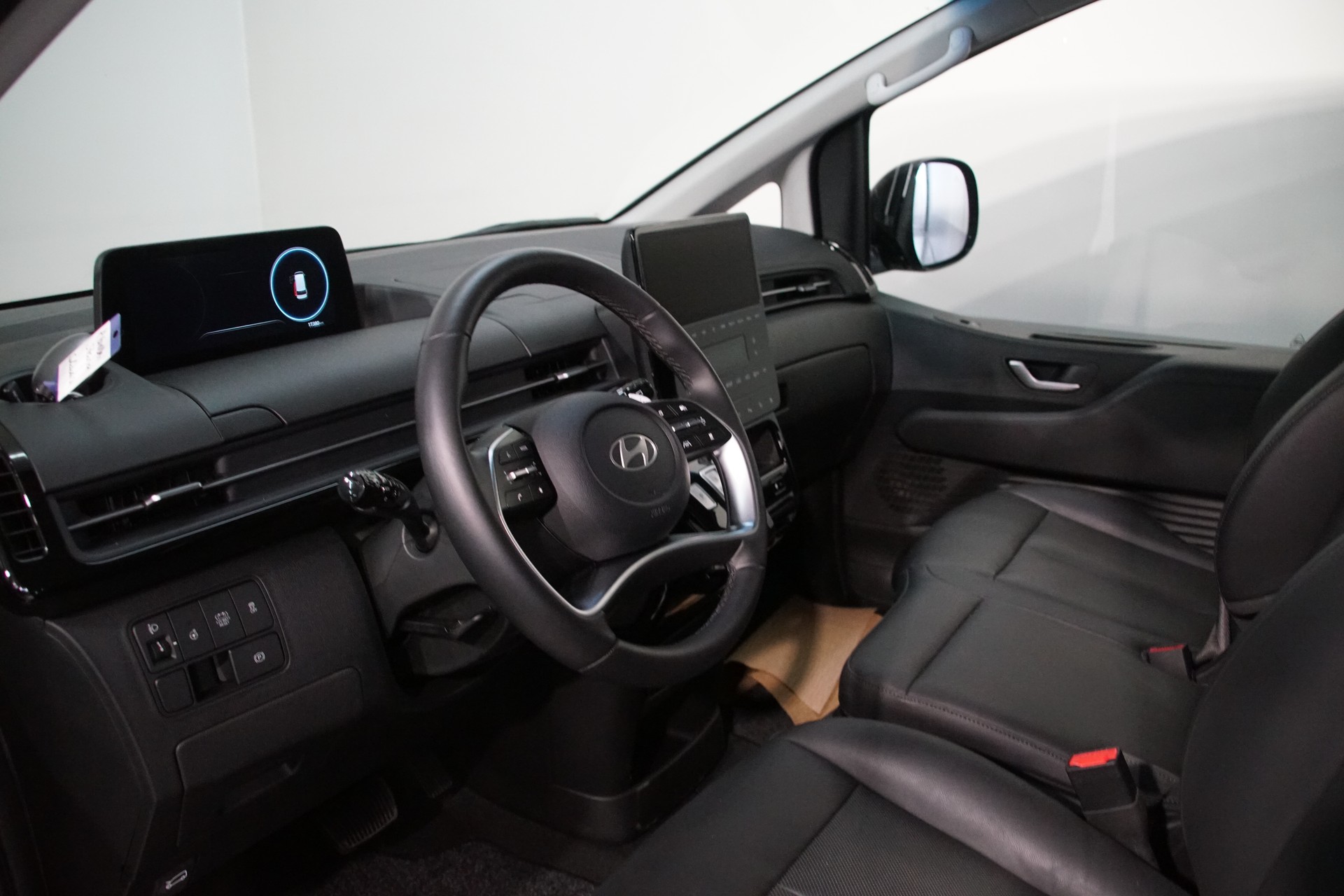 HYUNDAI Staria Premium 1.6 T-GDi HEV Vertex A *swiss*-image-10