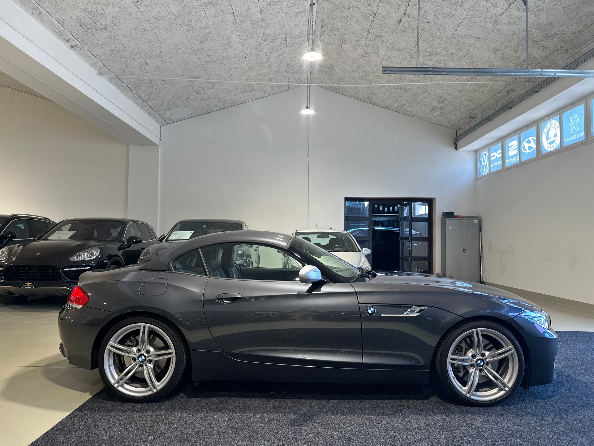 BMW Z4 sDrive35is DKG-image-13