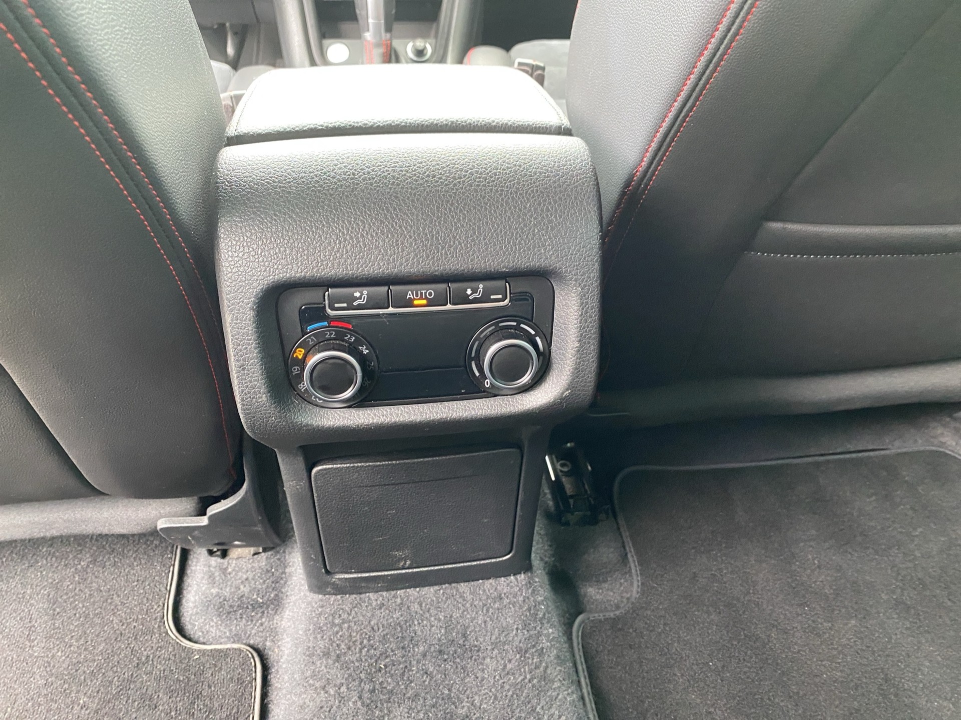 SEAT Alhambra 2.0 TDI 4Drive SWISS FR-image-12