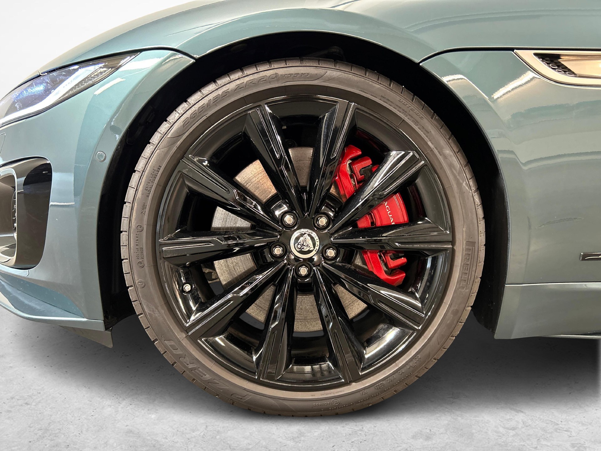 JAGUAR F-Type Coupé 5.0 V8 R AWD-image-14