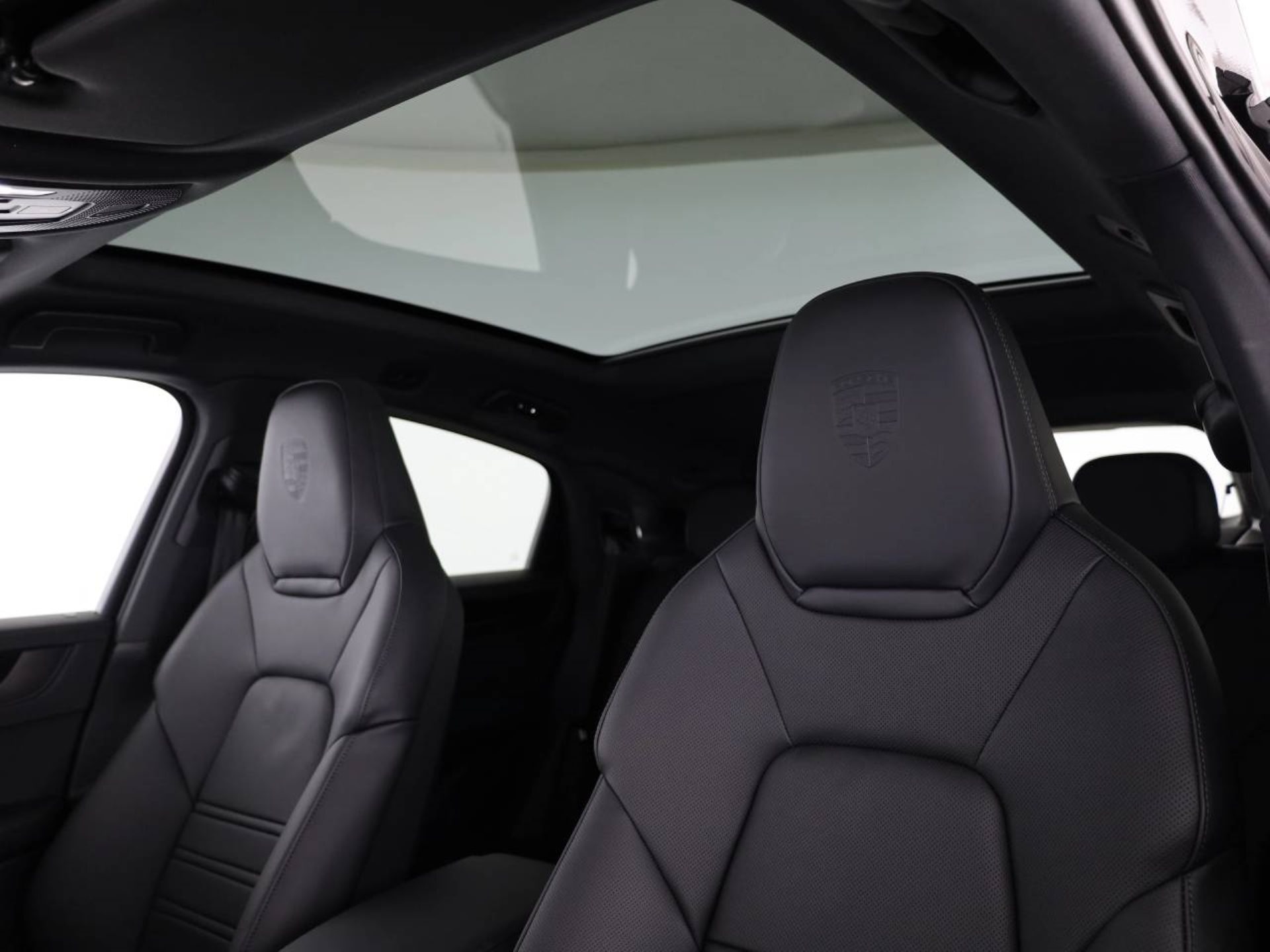 PORSCHE Cayenne E-Hybrid Coupé Black Edition-image-4
