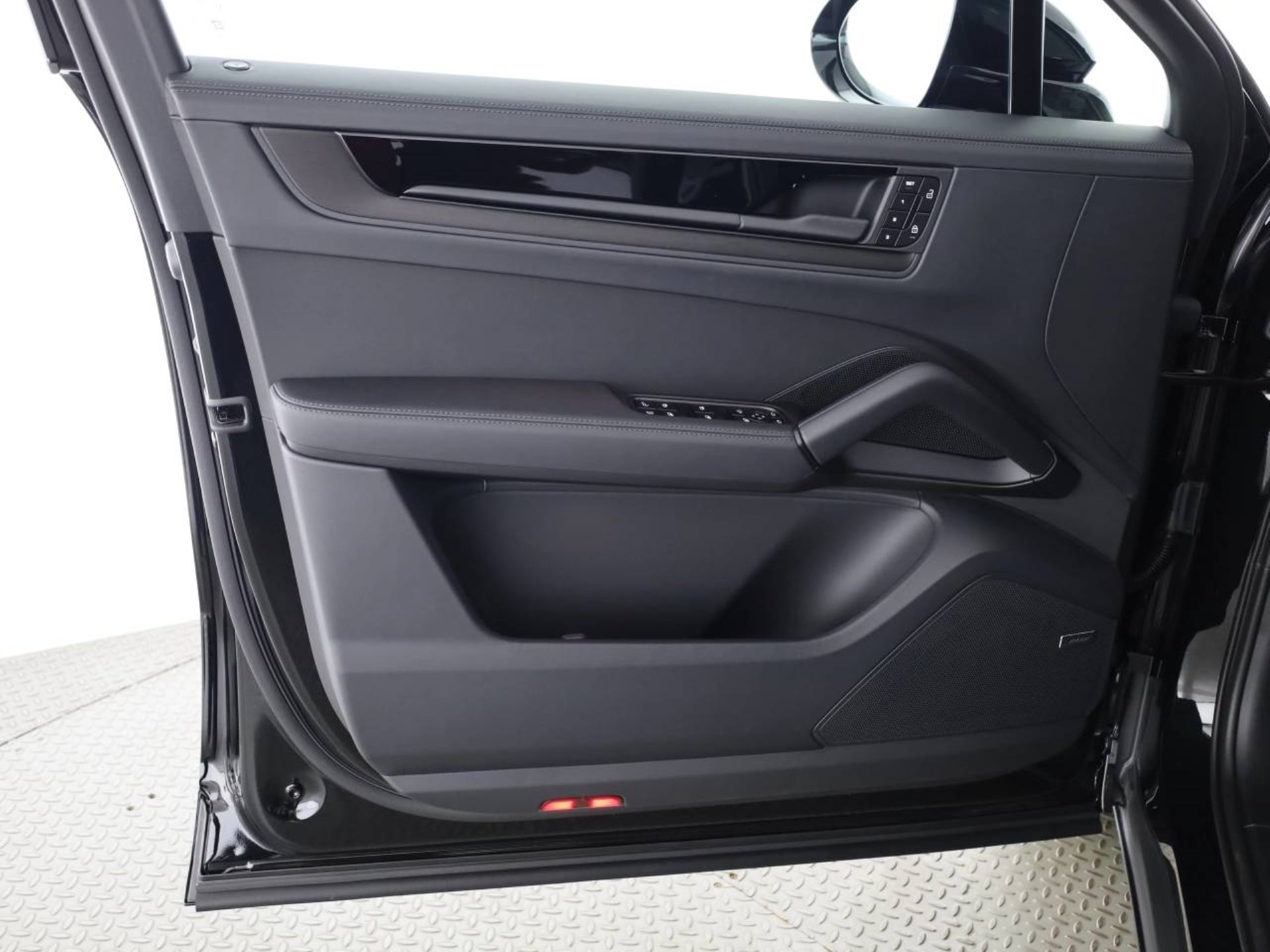 PORSCHE Cayenne E-Hybrid Coupé Black Edition-image-30