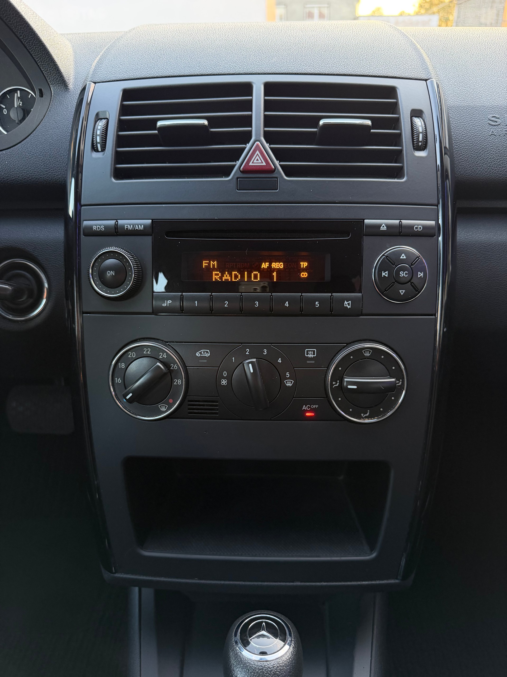 MERCEDES-BENZ A 170 Classic-image-14