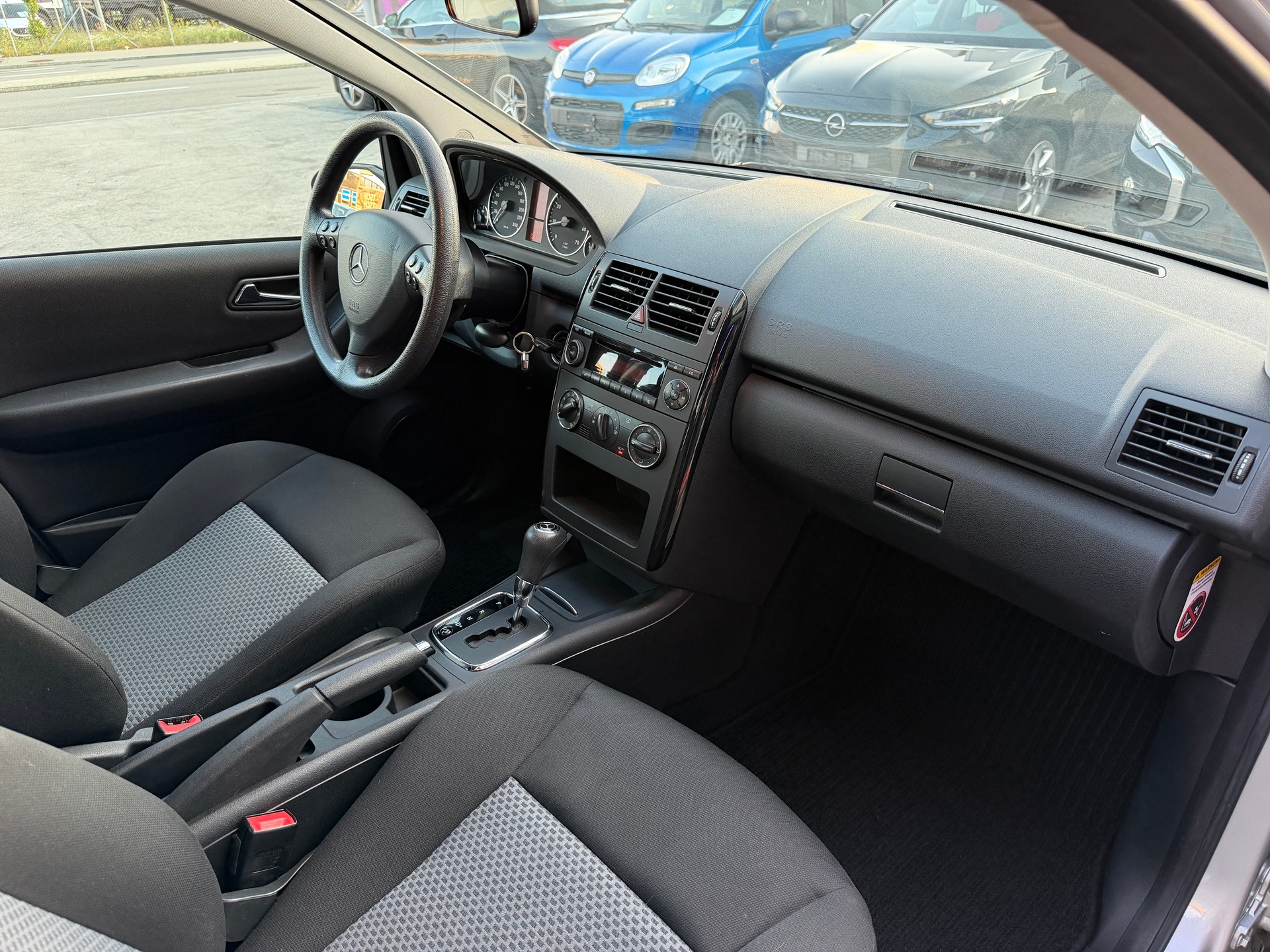 MERCEDES-BENZ A 170 Classic-image-16
