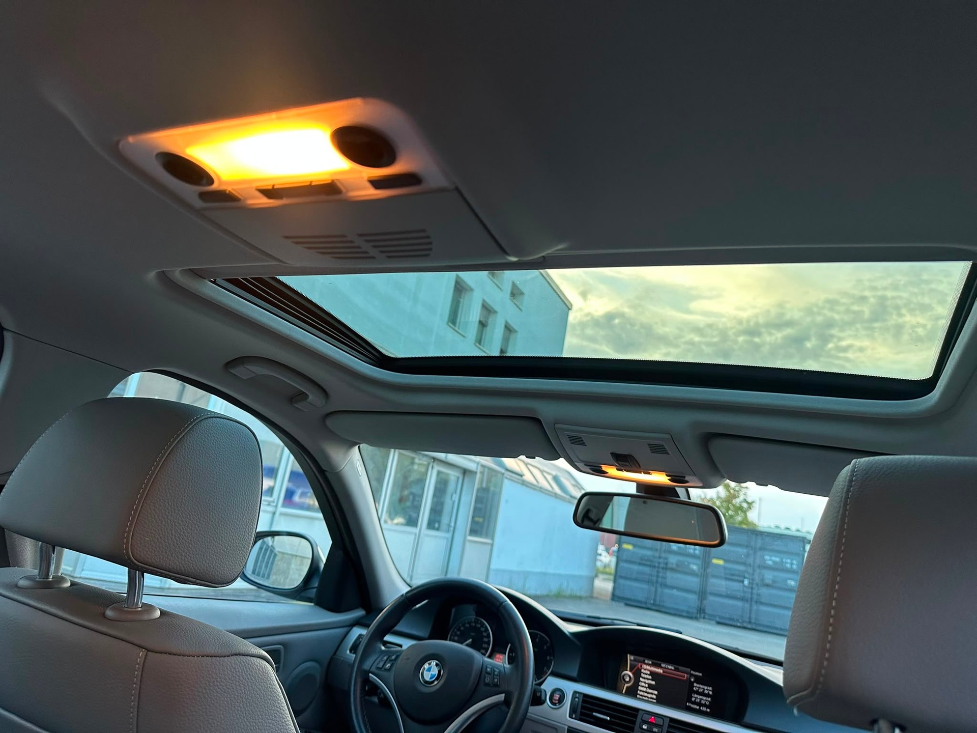 BMW 320i Steptronic-image-15
